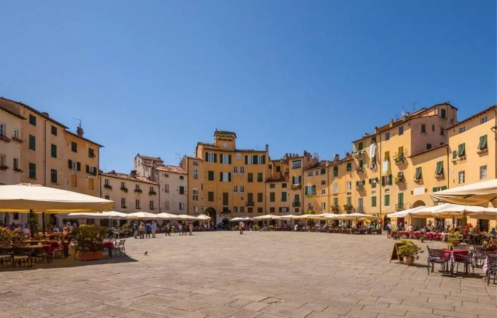 Nearby landmark in Hotel Crystal