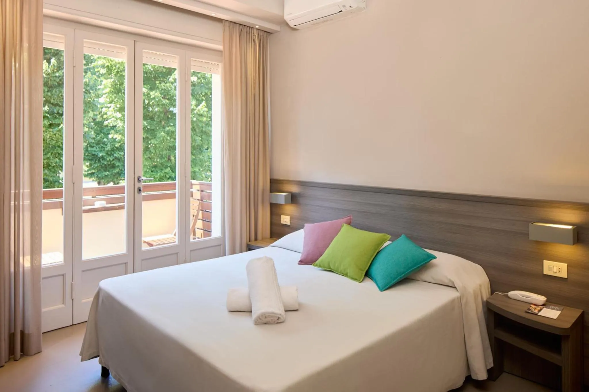 Bedroom, Bed in Hotel Crystal