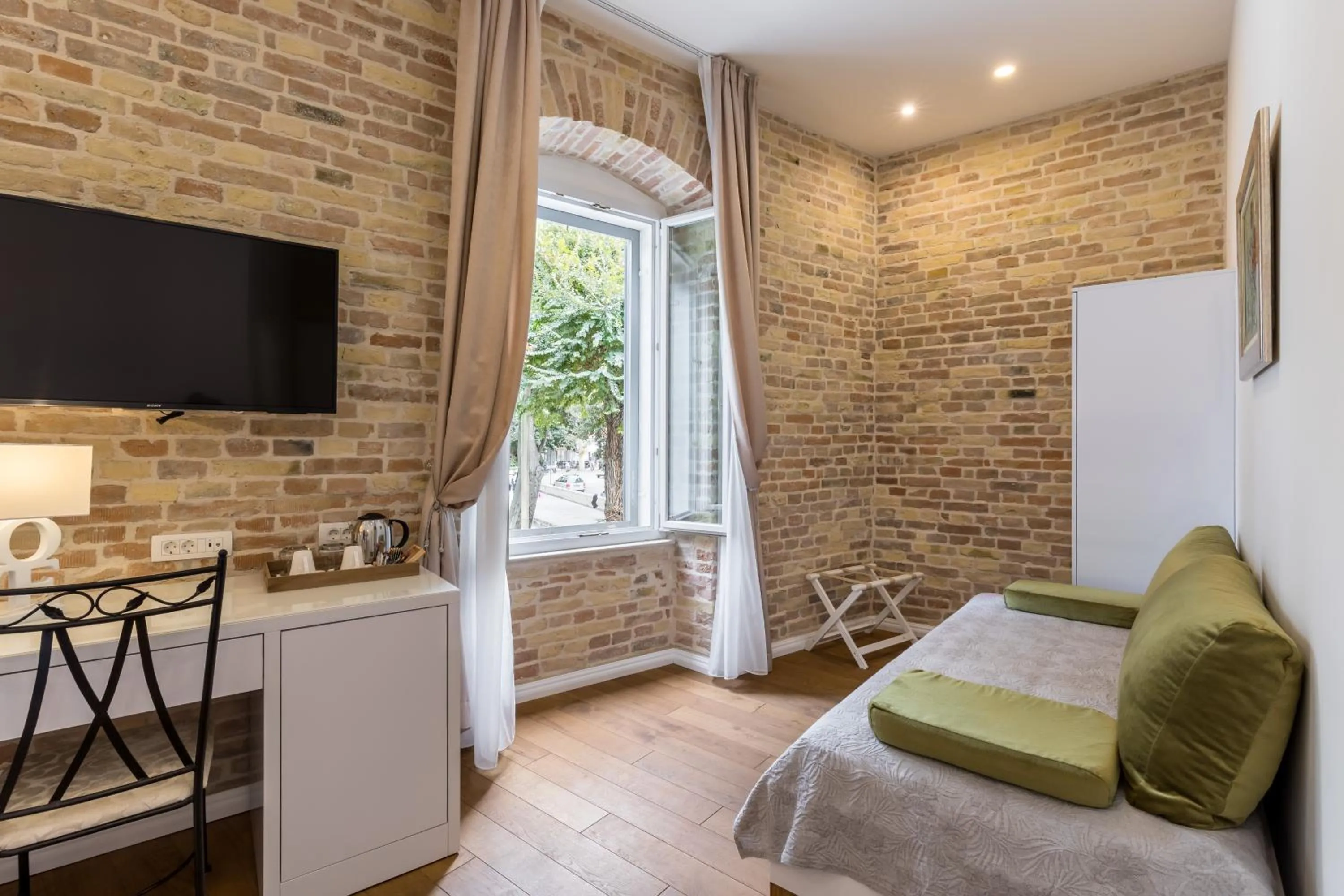 Bedroom, Bed in Pellegrini Luxury Rooms