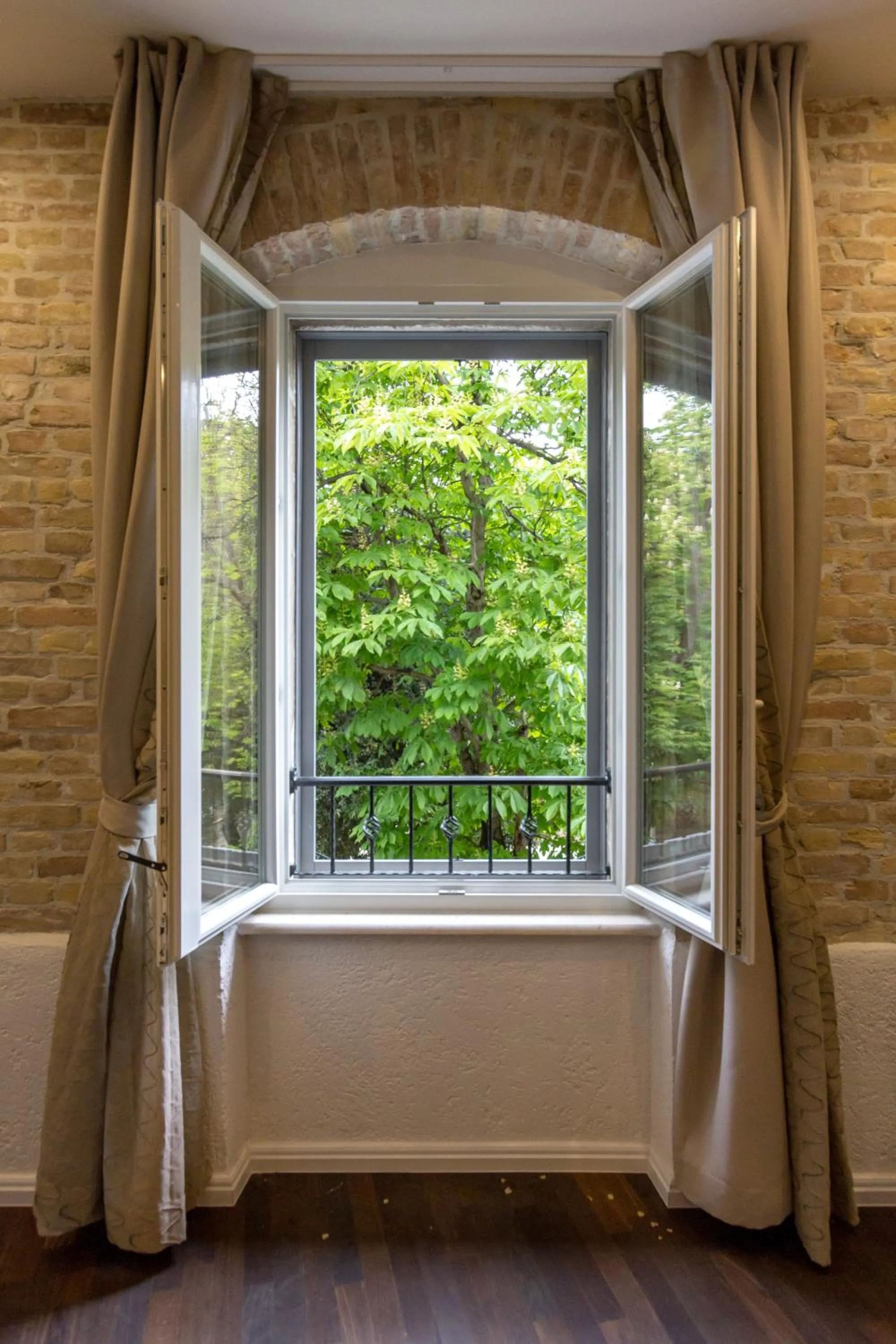 Garden view, Bed in Pellegrini Luxury Rooms
