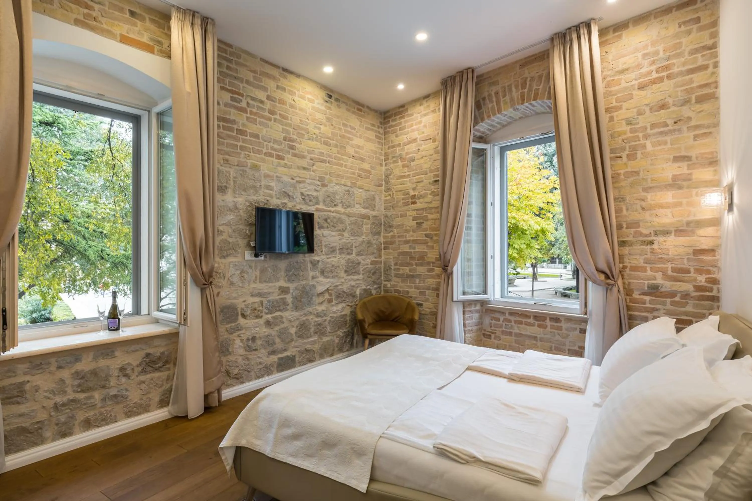 Bedroom, Bed in Pellegrini Luxury Rooms