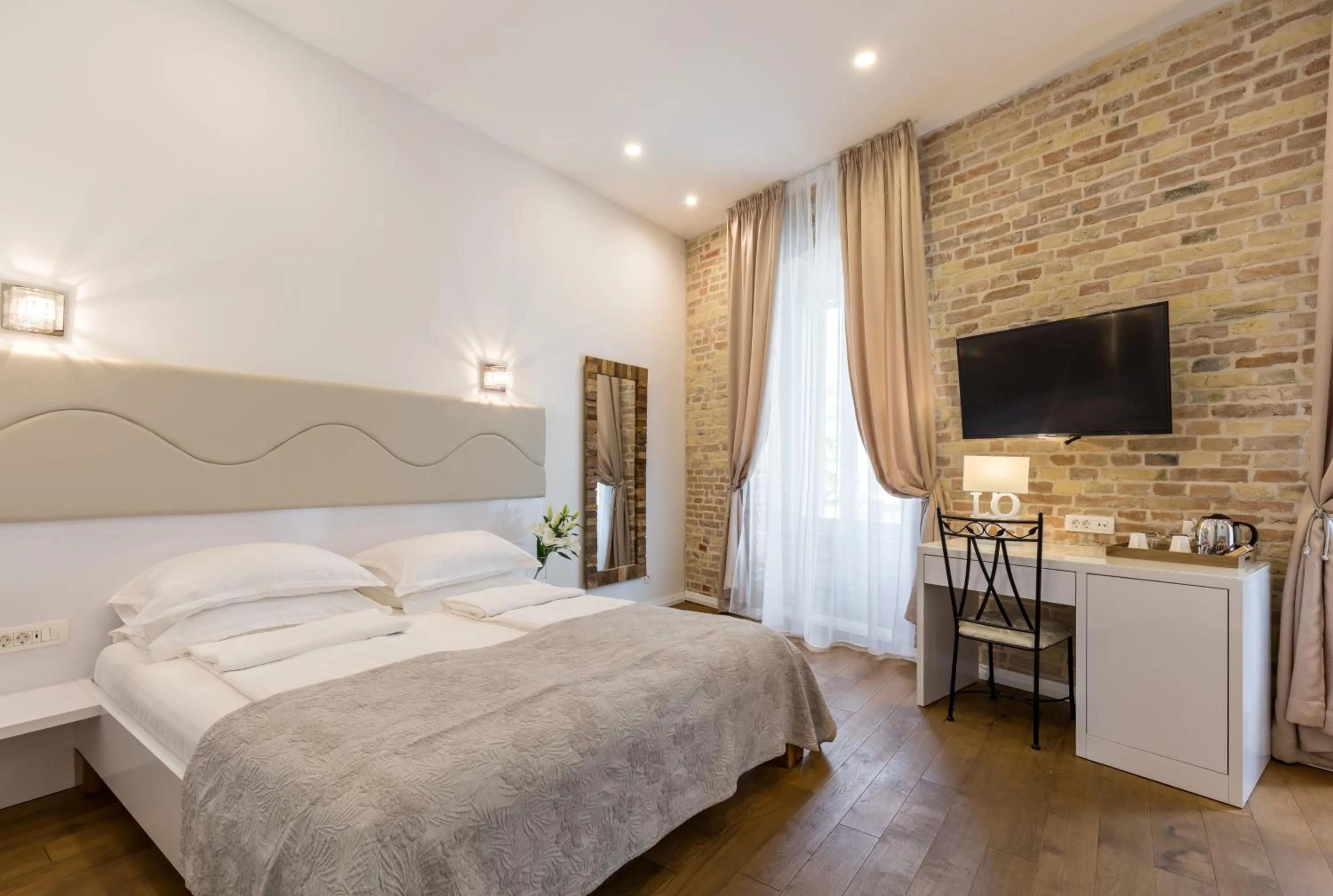 Photo of the whole room, Bed in Pellegrini Luxury Rooms