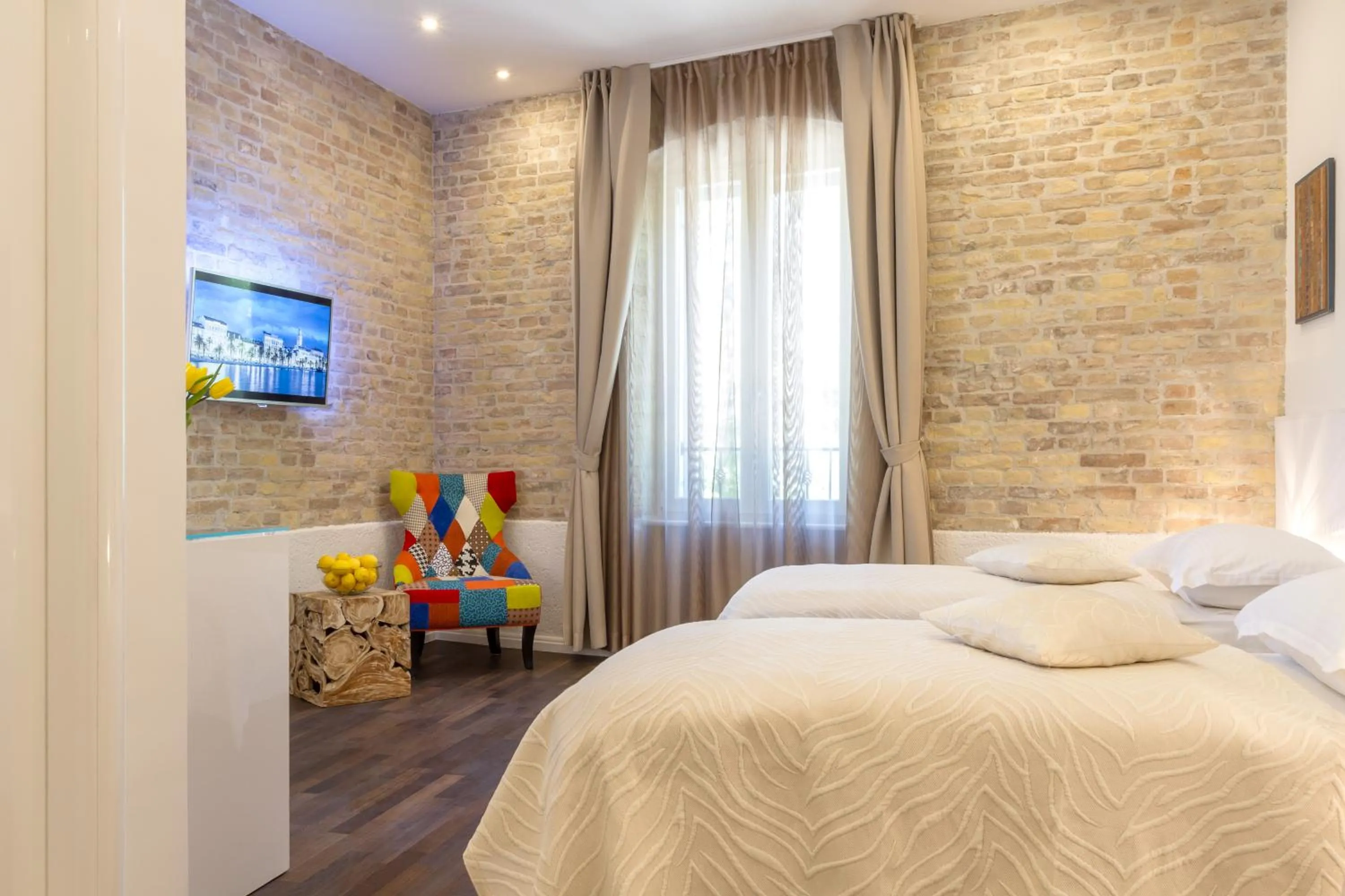 Decorative detail, Bed in Pellegrini Luxury Rooms