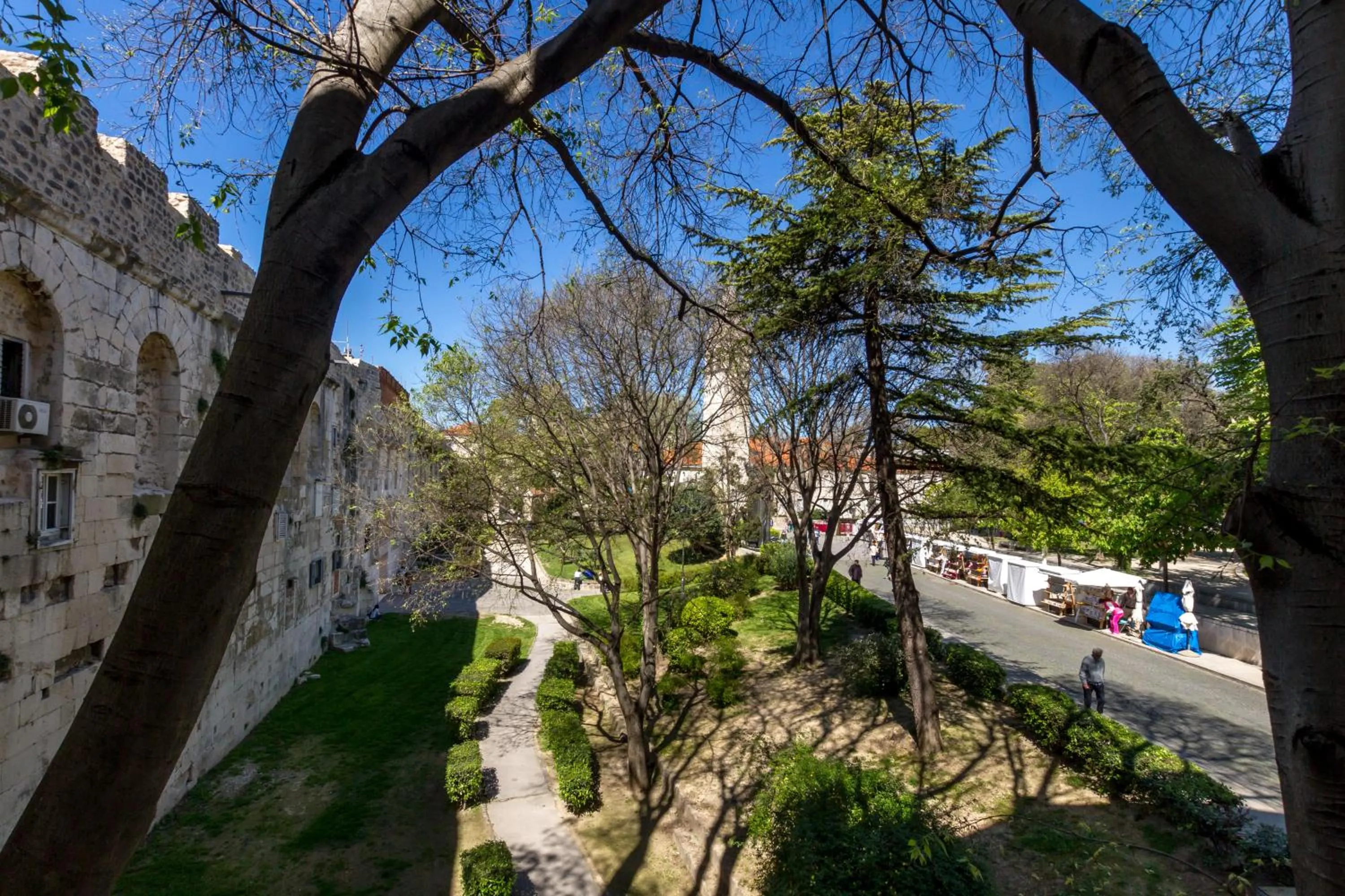 Garden view in Pellegrini Luxury Rooms