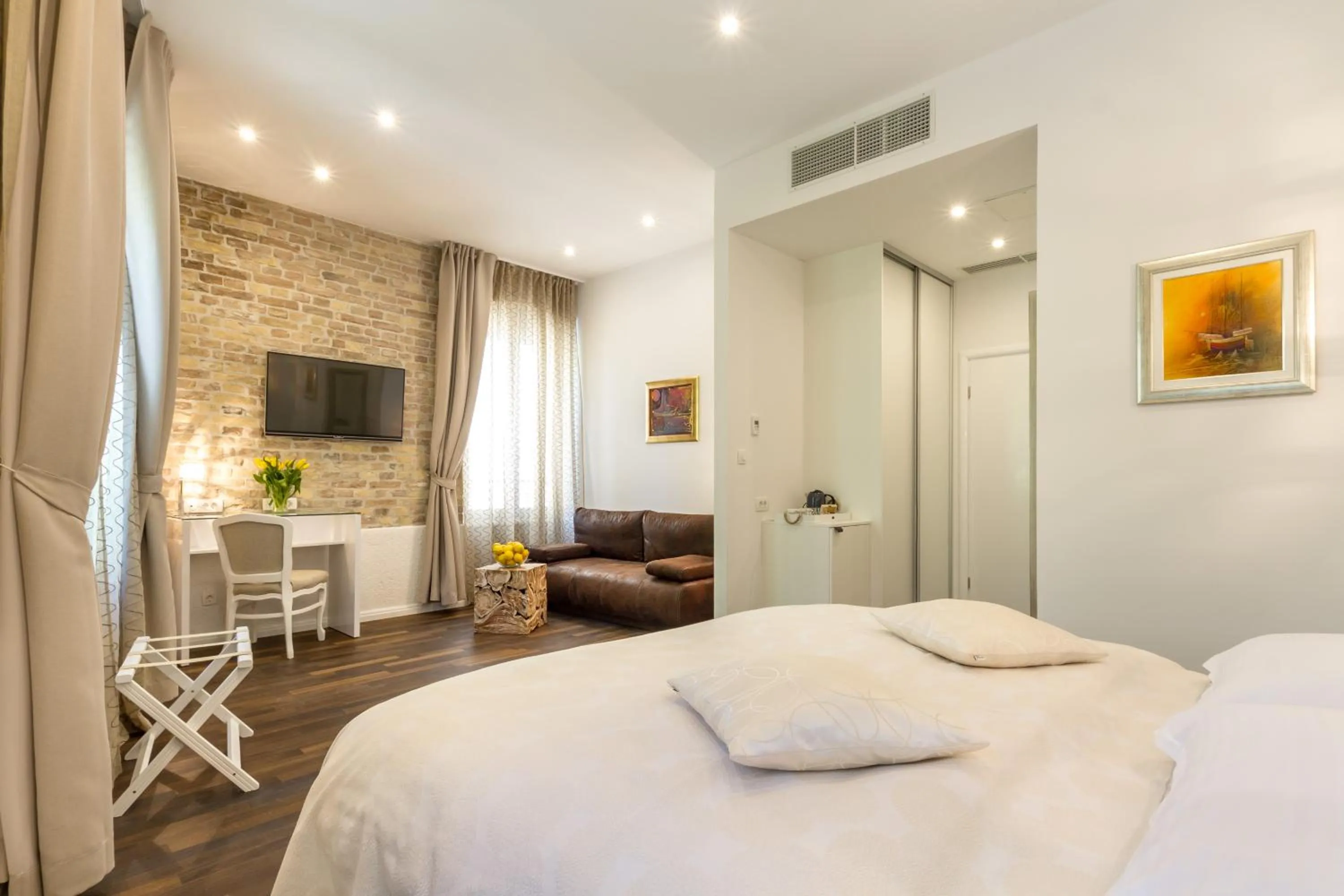 Photo of the whole room, Bed in Pellegrini Luxury Rooms
