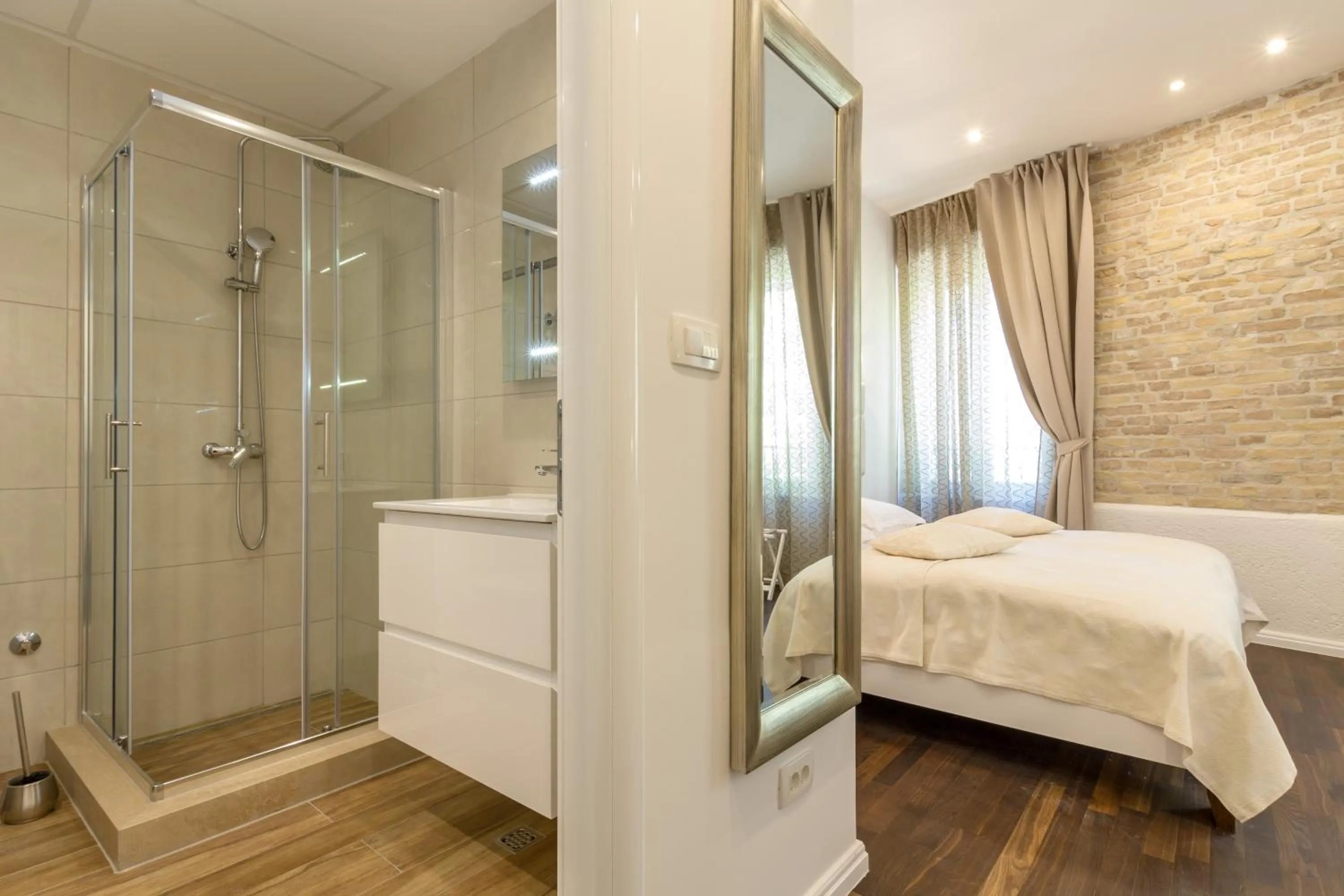Photo of the whole room, Bed in Pellegrini Luxury Rooms