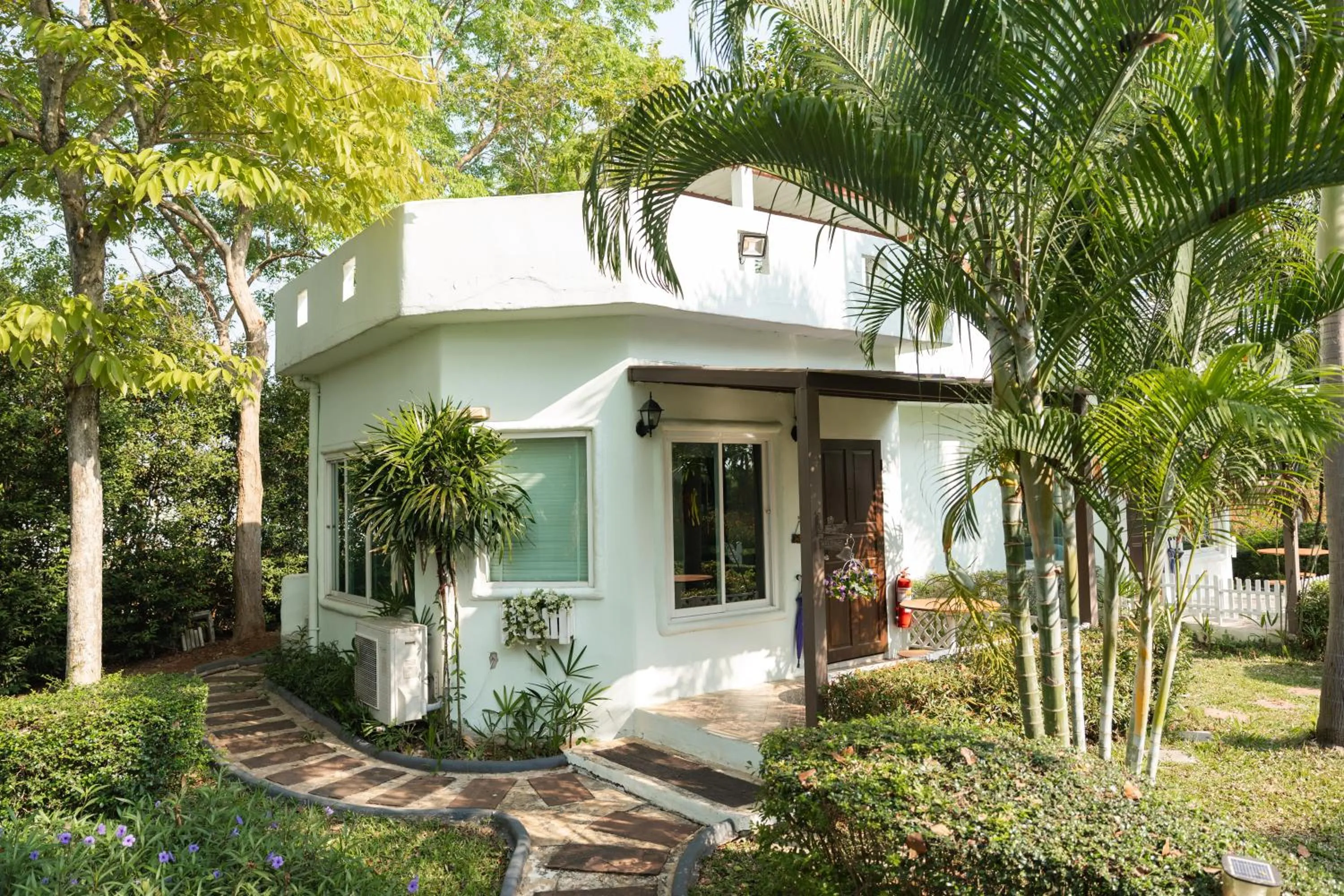 Villa Reina Resort