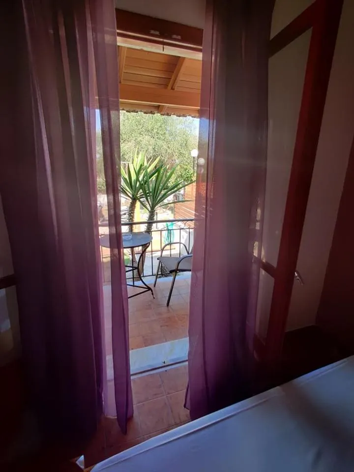 Balcony/Terrace, Bed in Kalypso studio Resorts