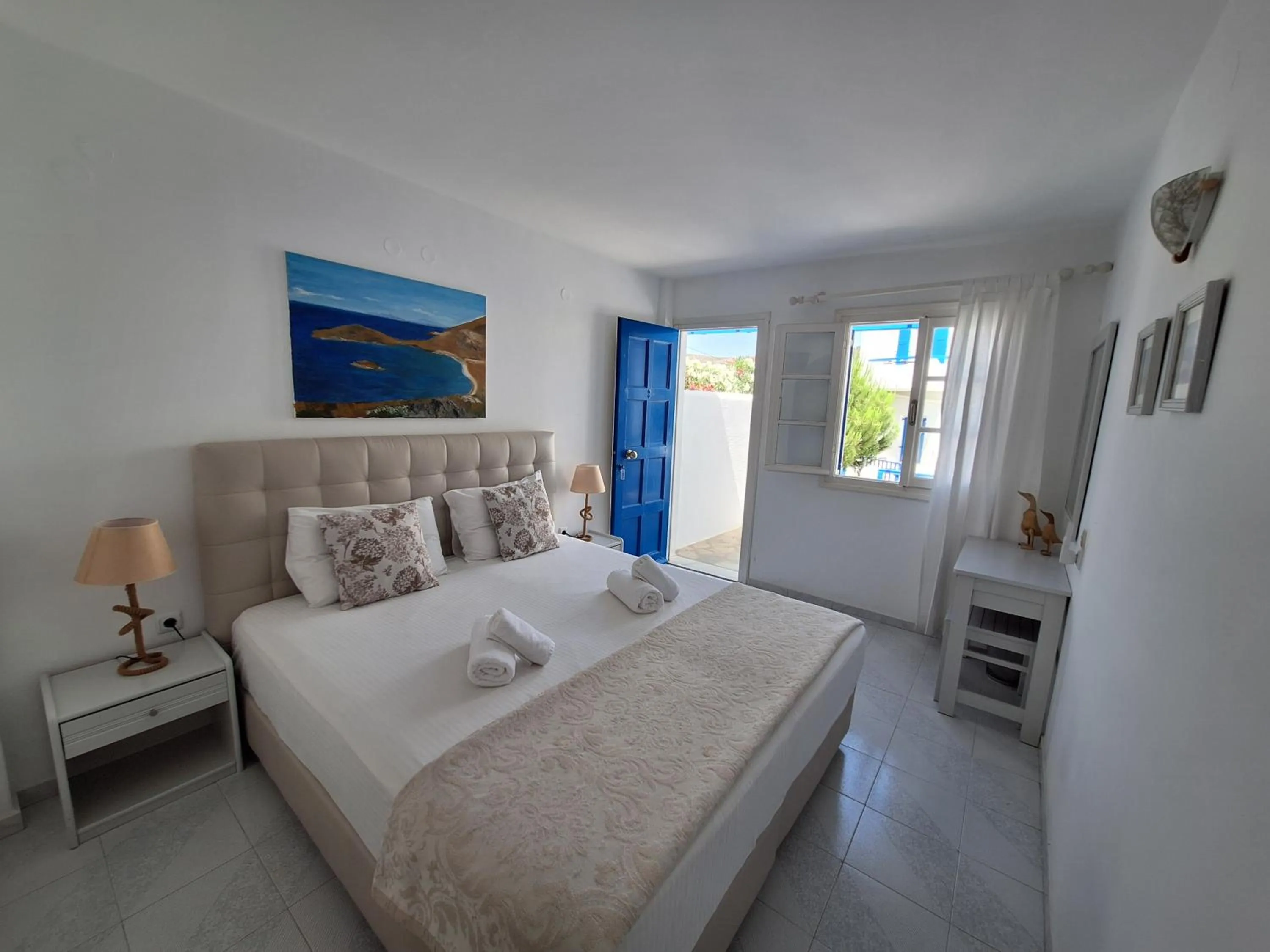 Photo of the whole room in Εvi Evan Hotel