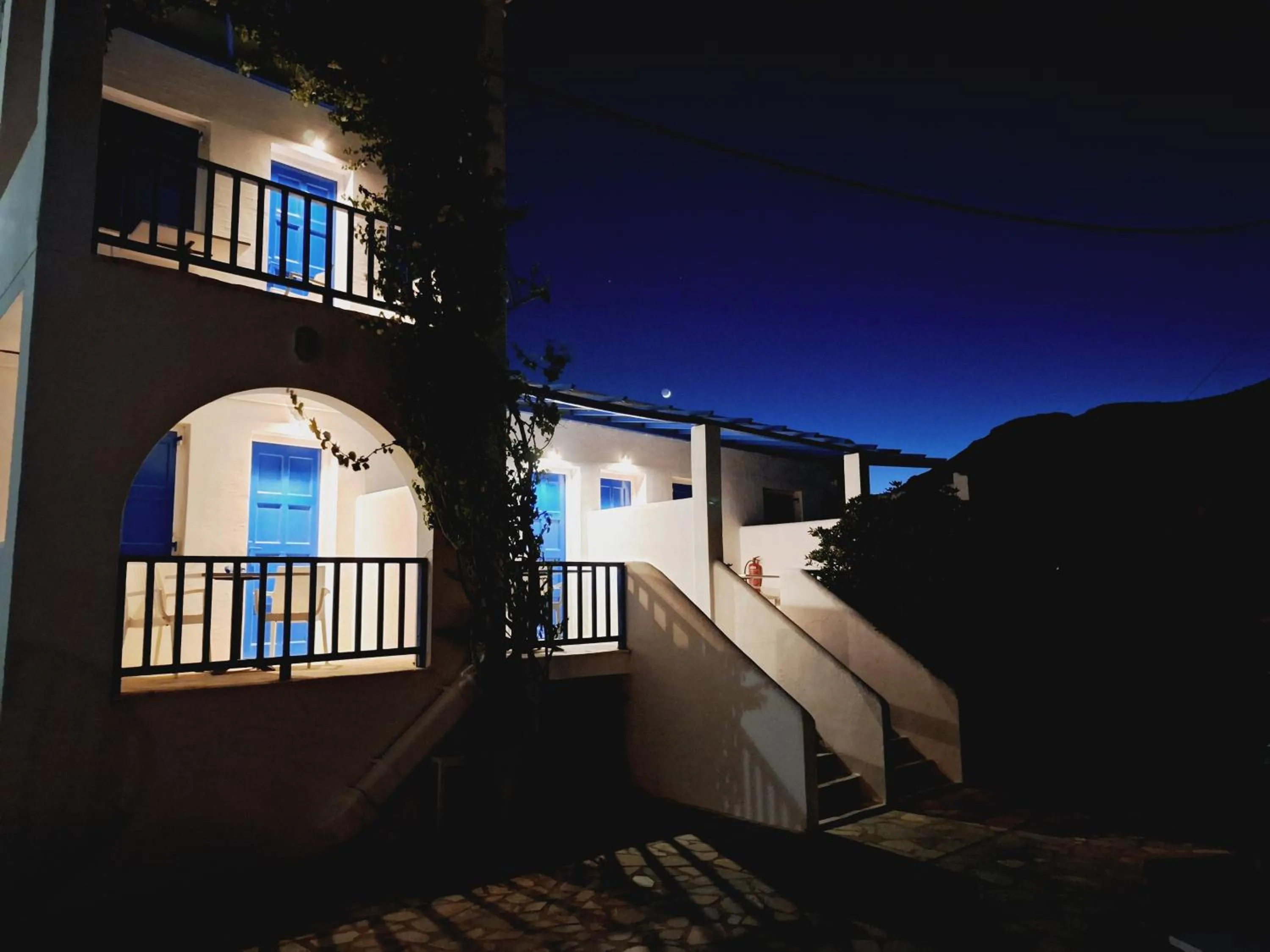 Night in Εvi Evan Hotel