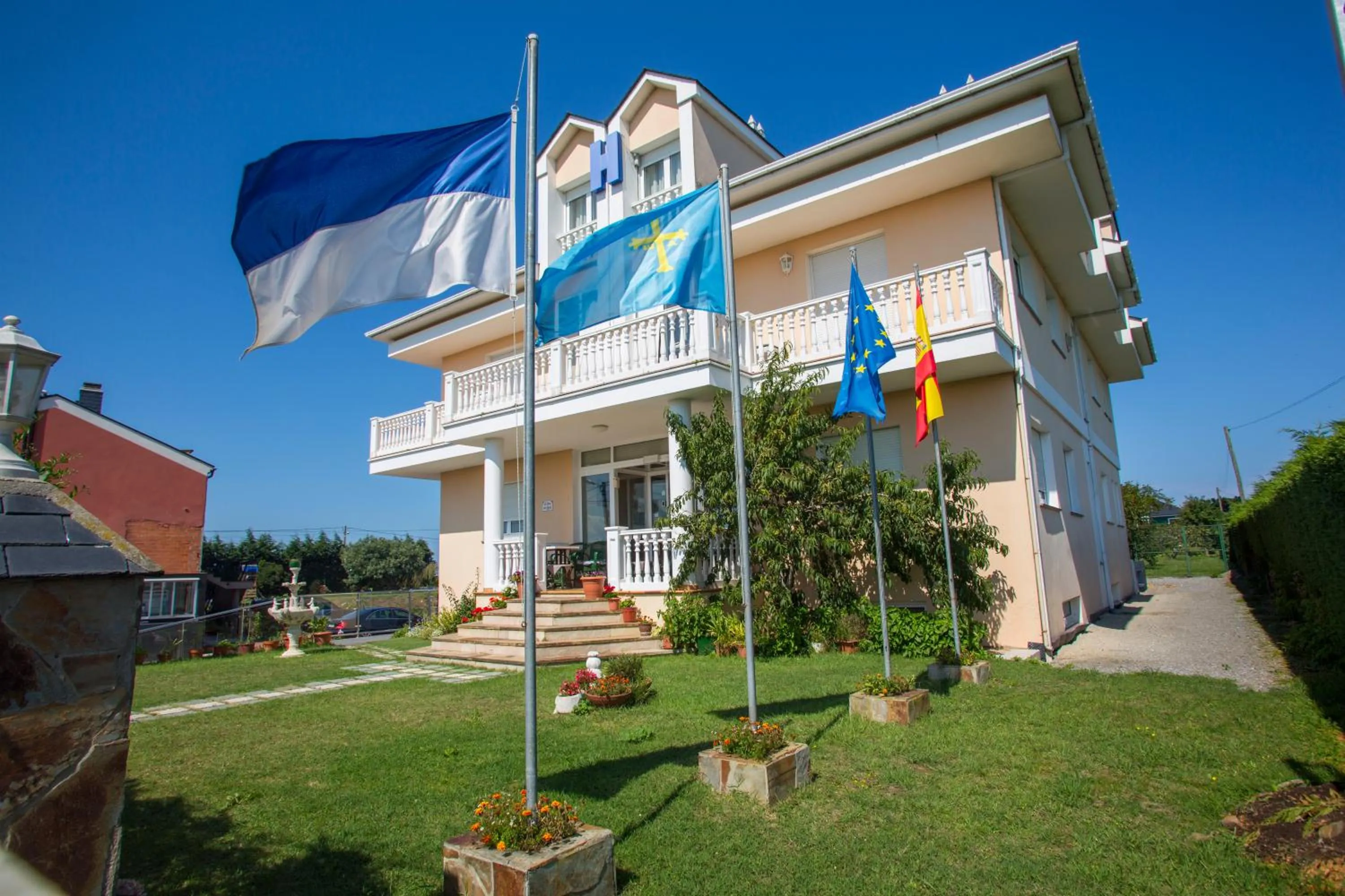Facade/entrance in Hotel La Casa Del Abuelo