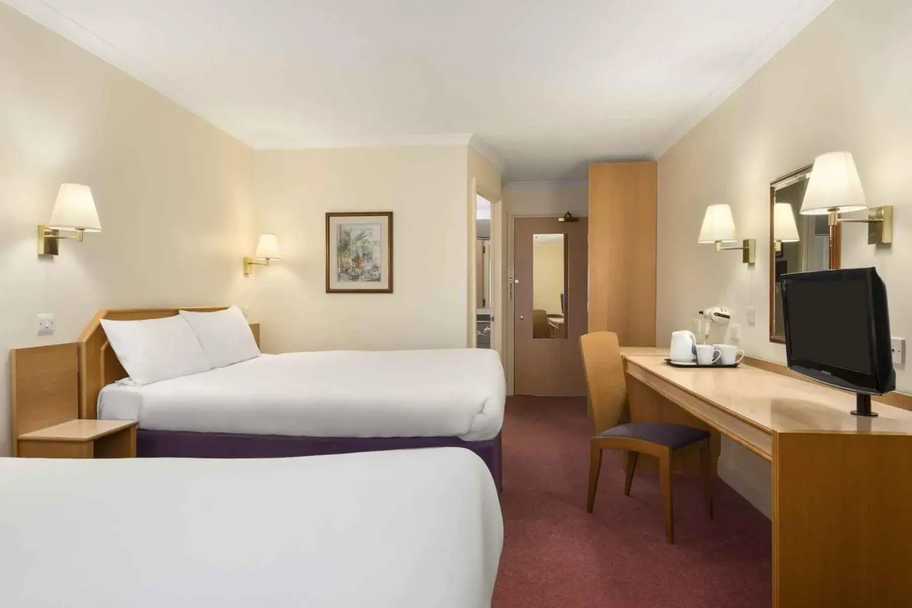 Bed in Days Inn Cannock - Norton Canes Bed in Days Inn Cannock - Norton Canes