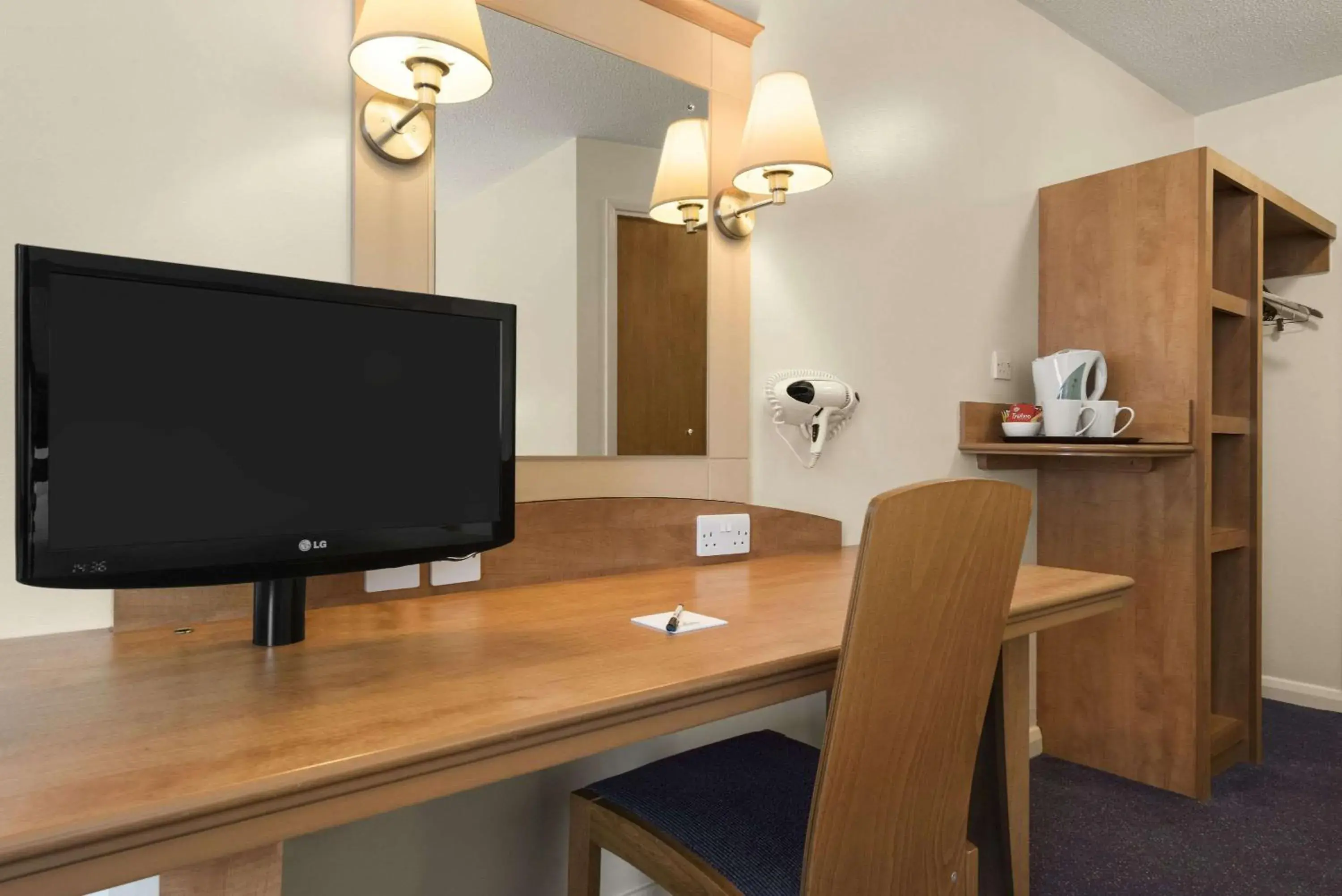 Photo of the whole room in Days Inn Cannock - Norton Canes Photo of the whole room in Days Inn Cannock - Norton Canes