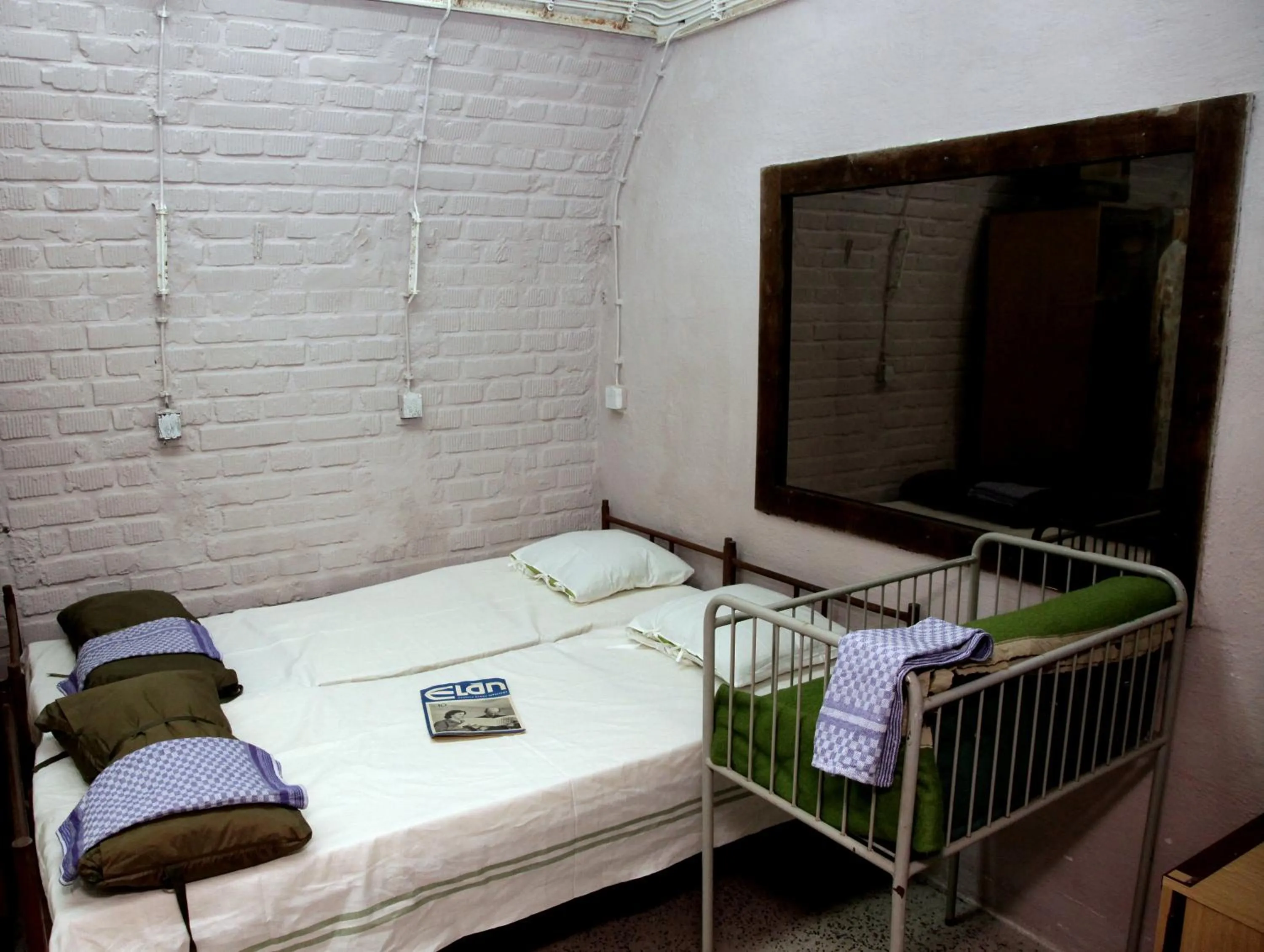 cot, Bed in 10-Z Bunker