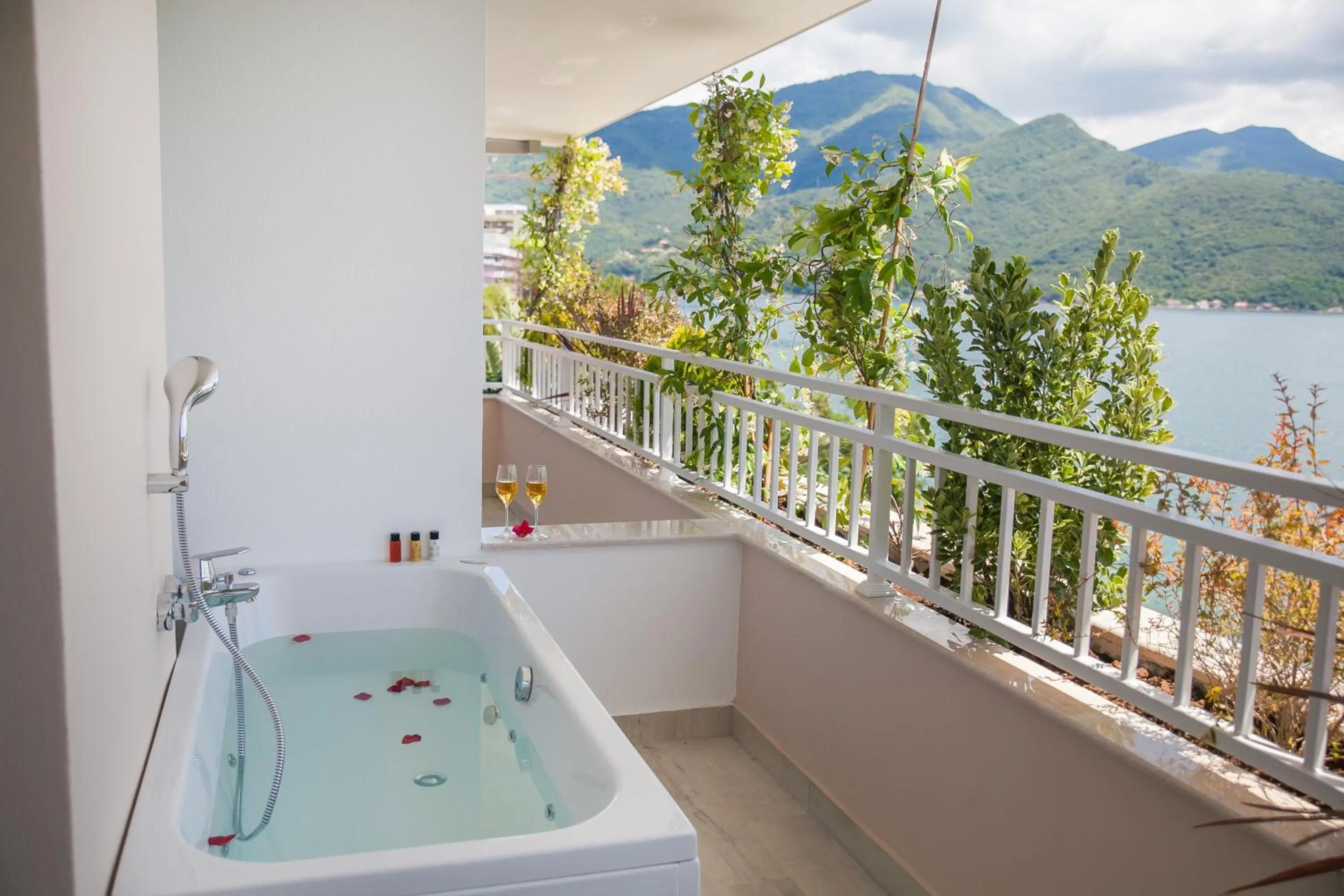 Natural landscape in Hotel Casa del Mare - Blanche