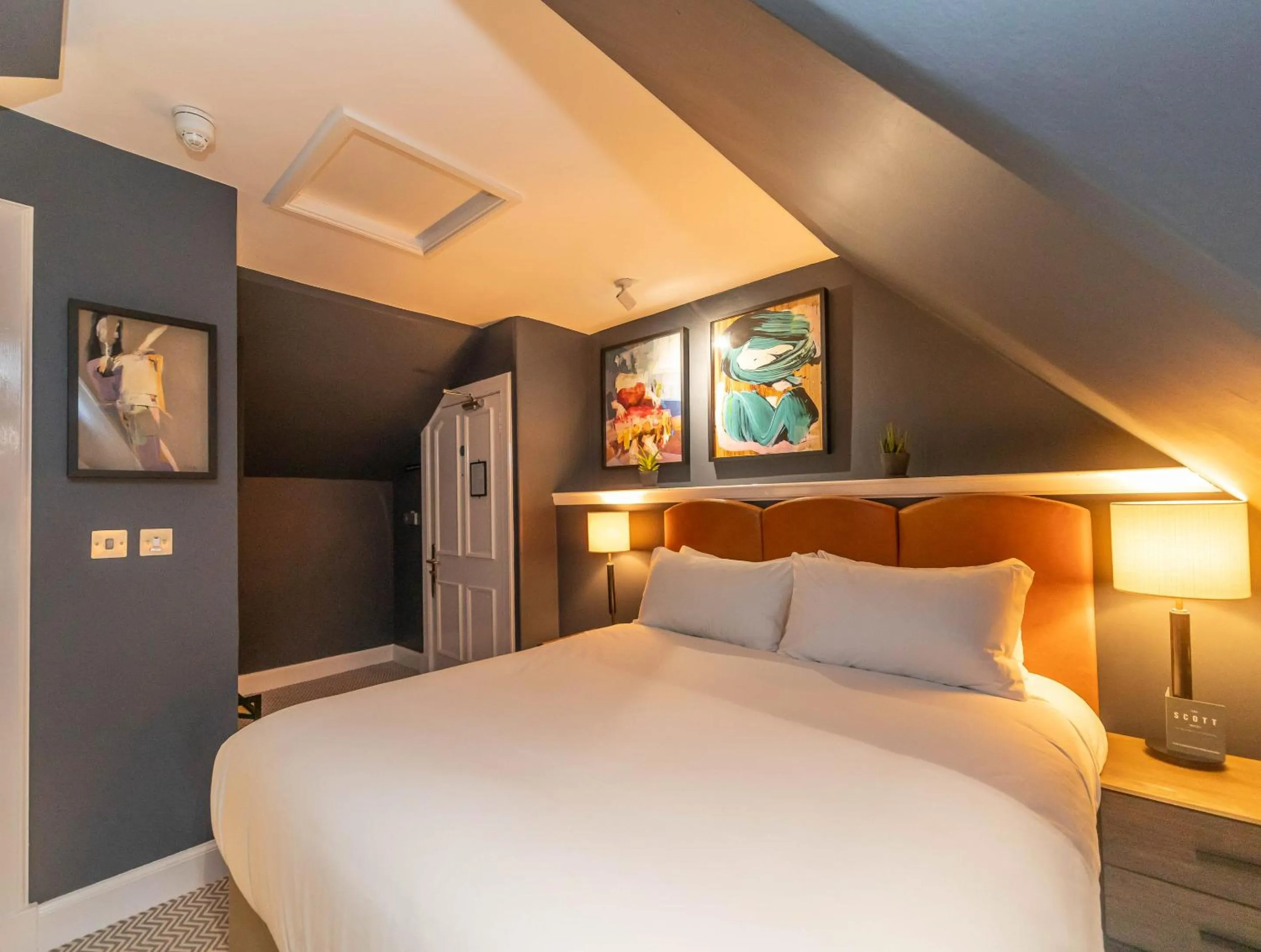 Bedroom, Bed in The Scott