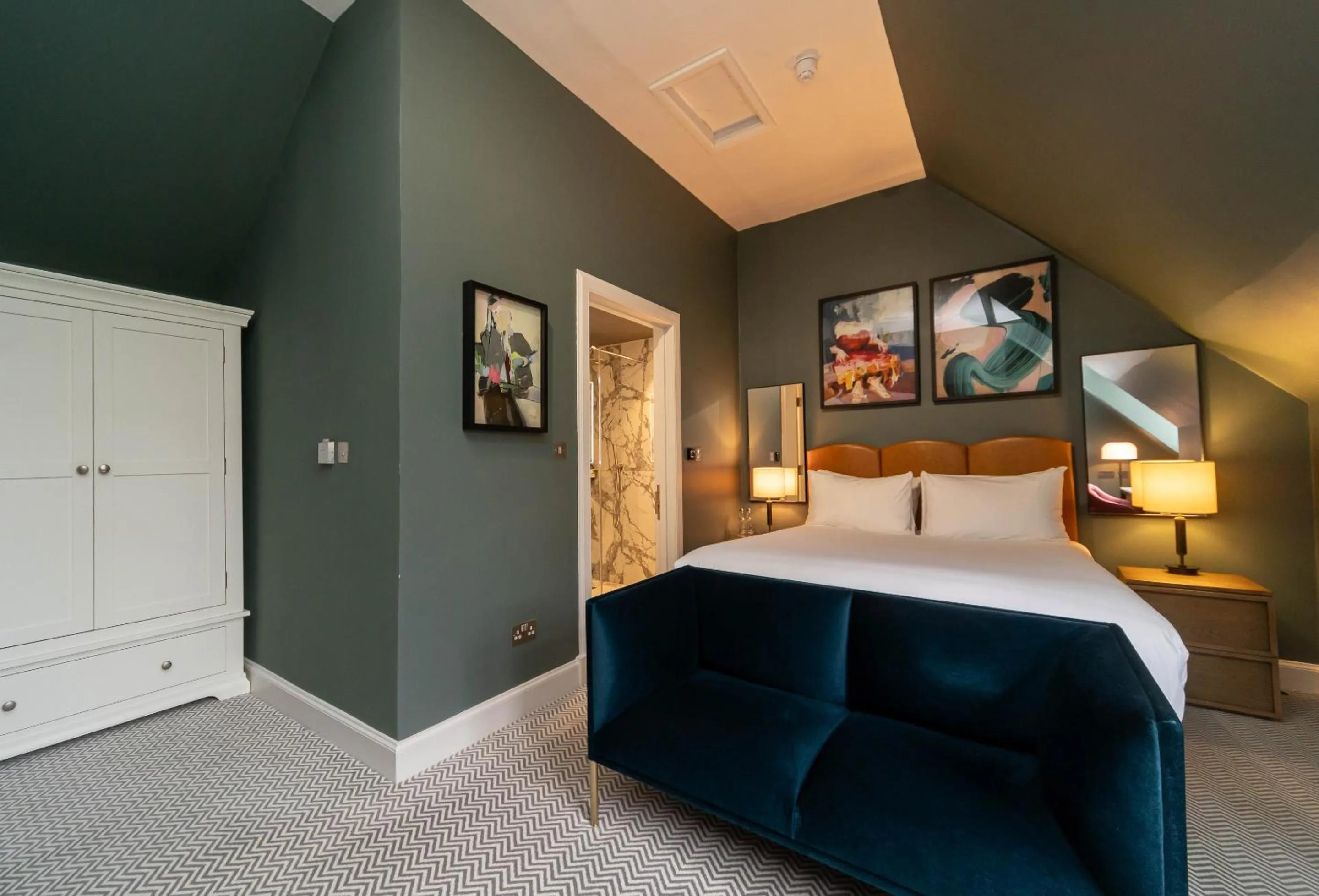 Bedroom, Bed in The Scott