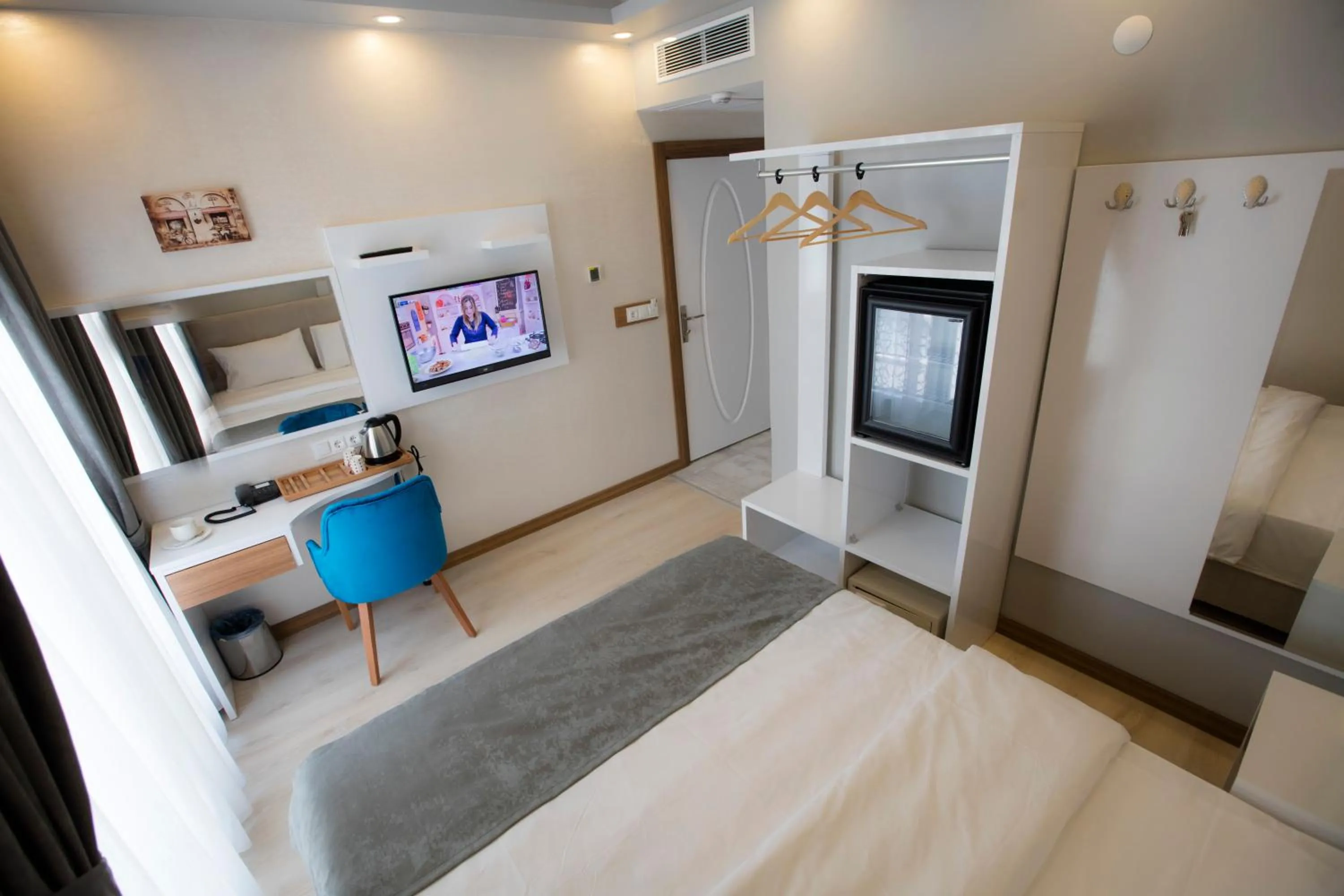 Photo of the whole room, Bed in Royal İnci Hotel