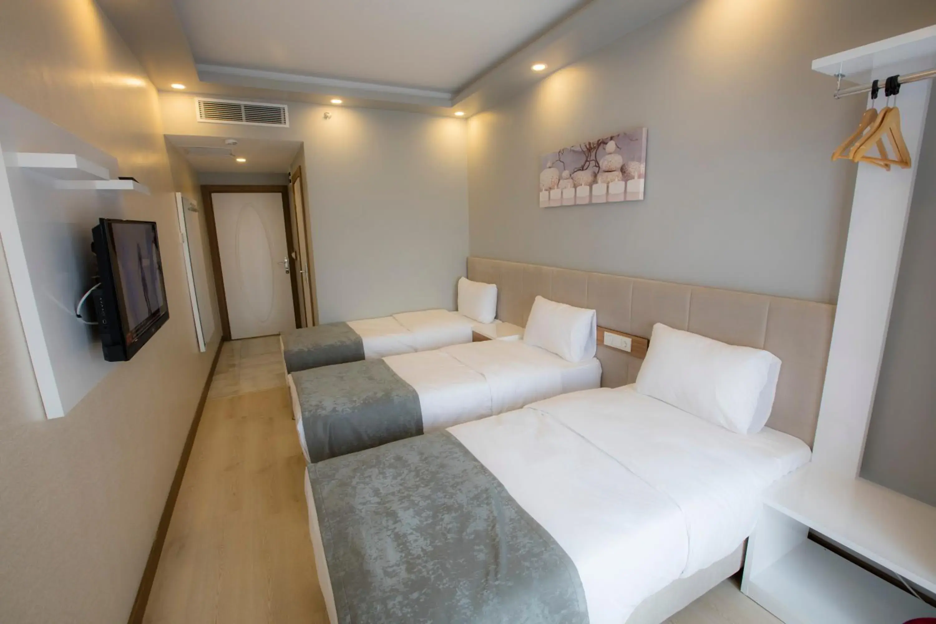 Deluxe Triple Room in Royal İnci Hotel Deluxe Triple Room in Royal İnci Hotel