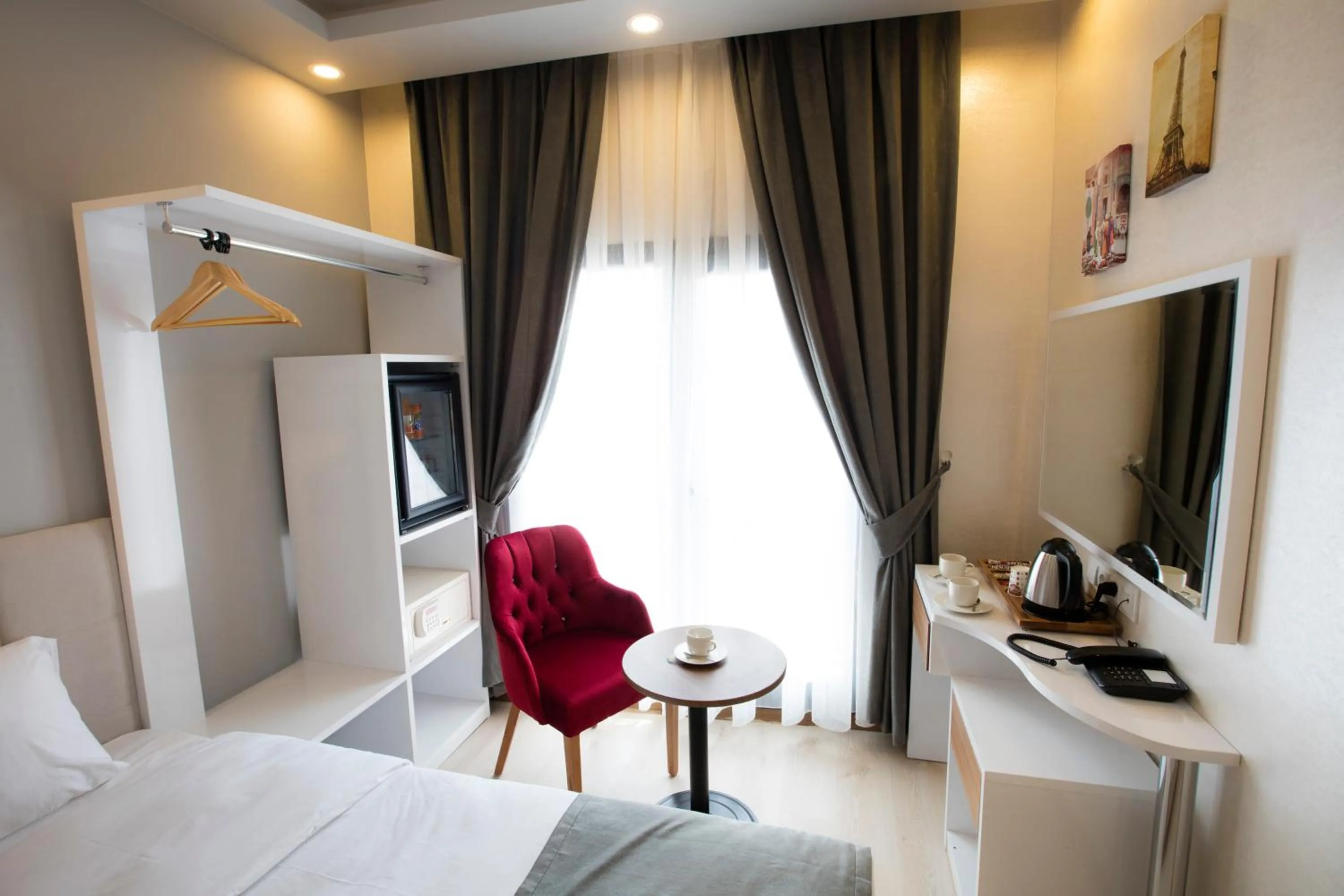 Photo of the whole room, Bed in Royal İnci Hotel