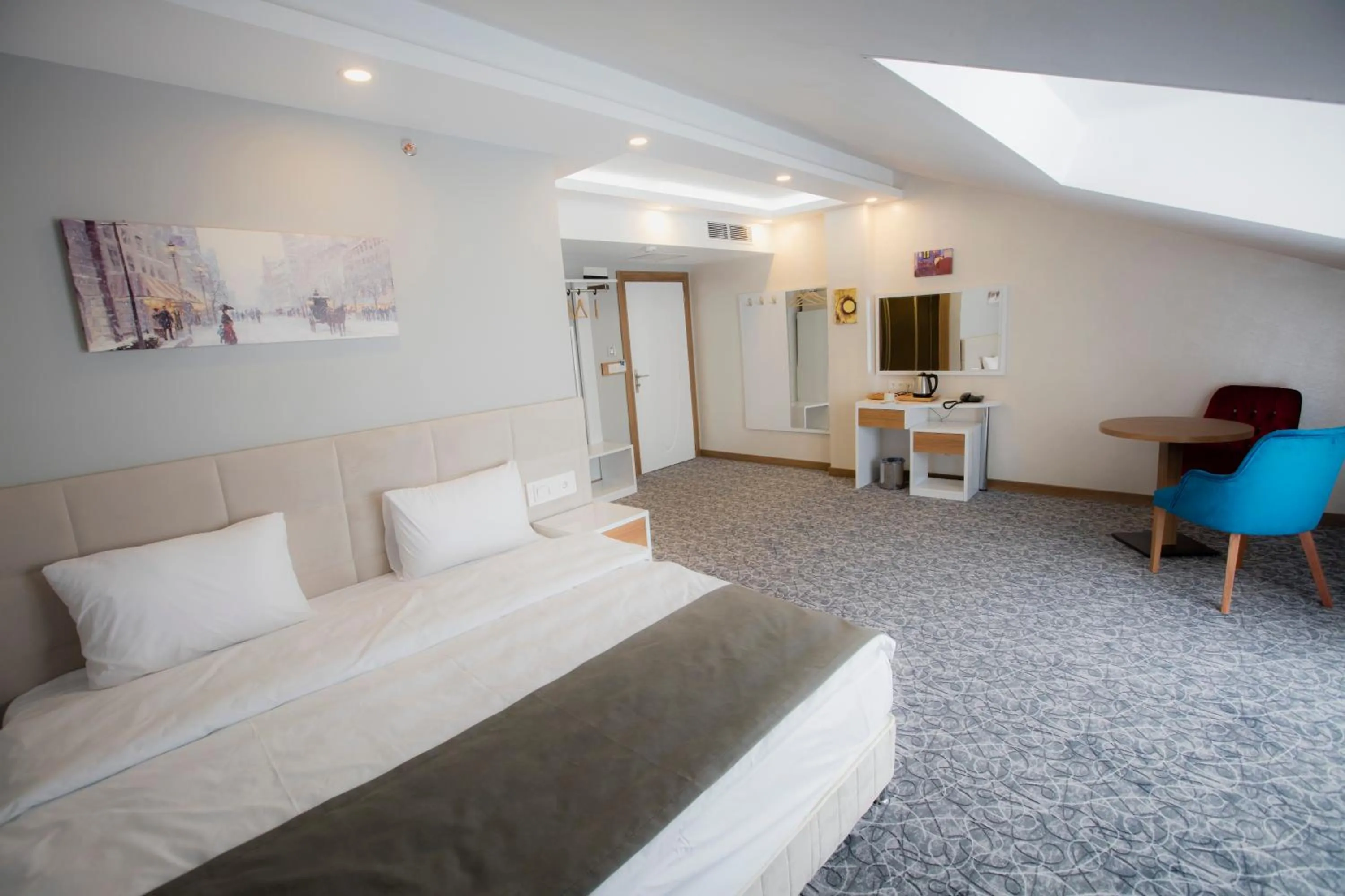 Photo of the whole room, Bed in Royal İnci Hotel