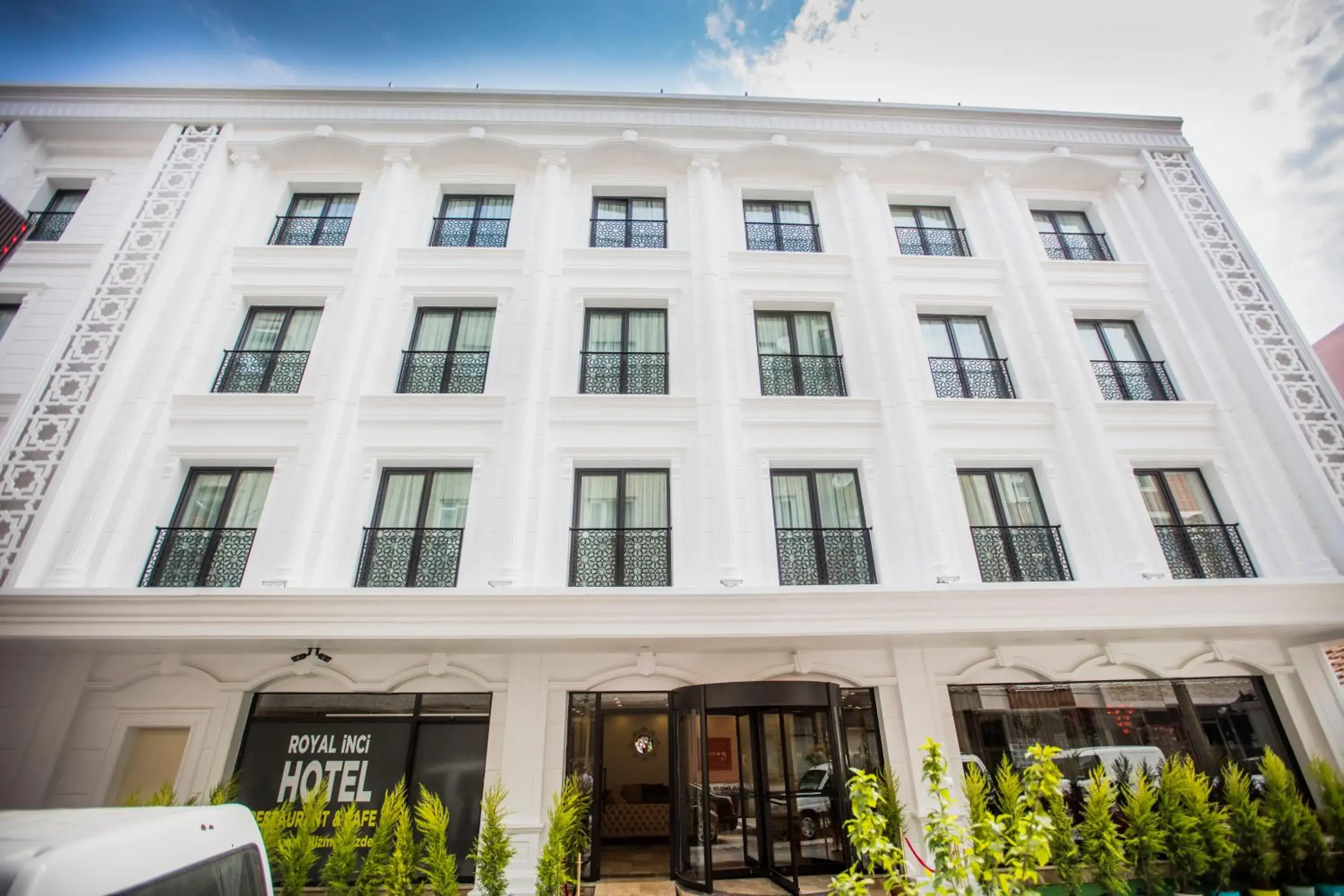 Facade/entrance in Royal İnci Hotel Facade/entrance in Royal İnci Hotel