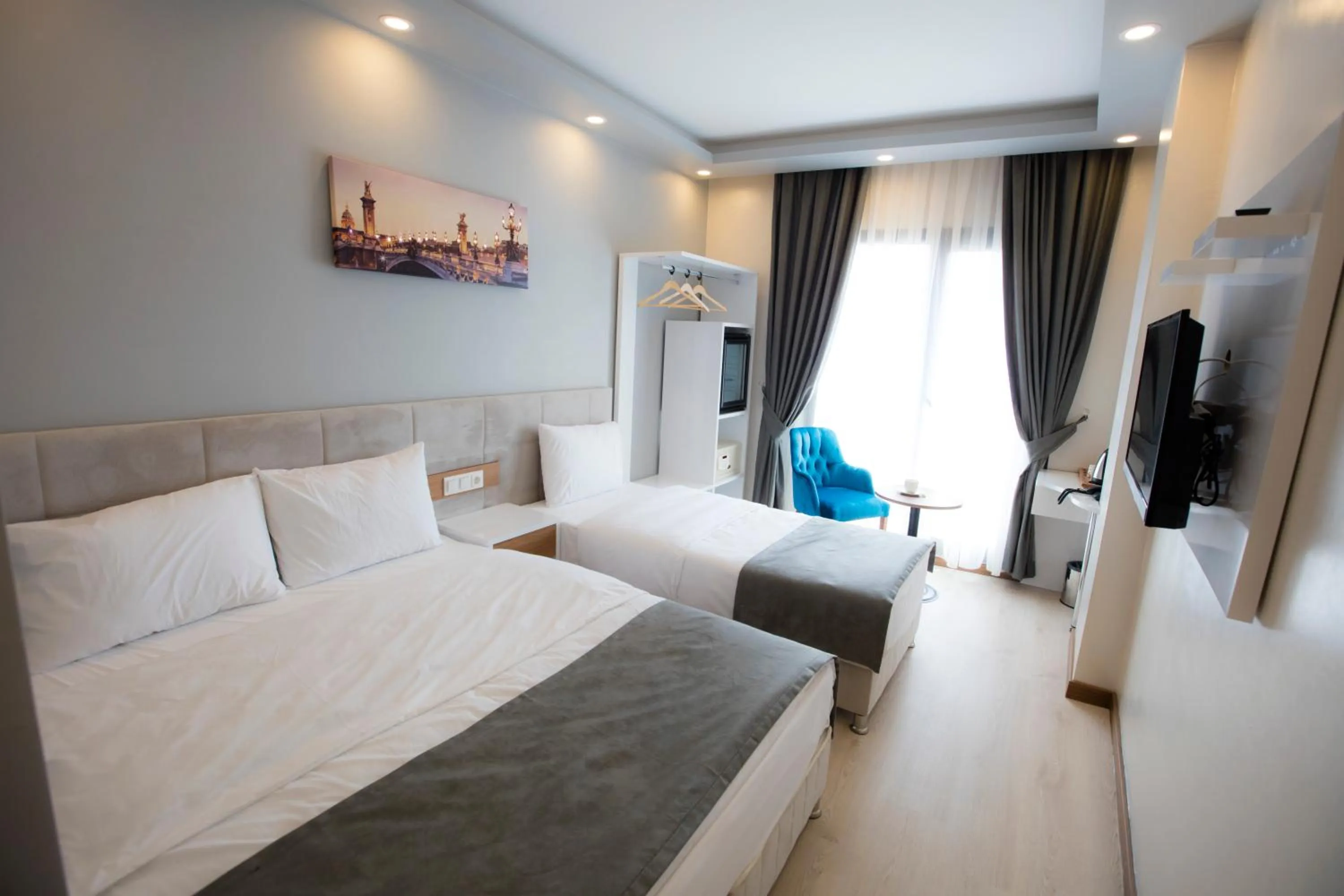 Photo of the whole room, Bed in Royal İnci Hotel