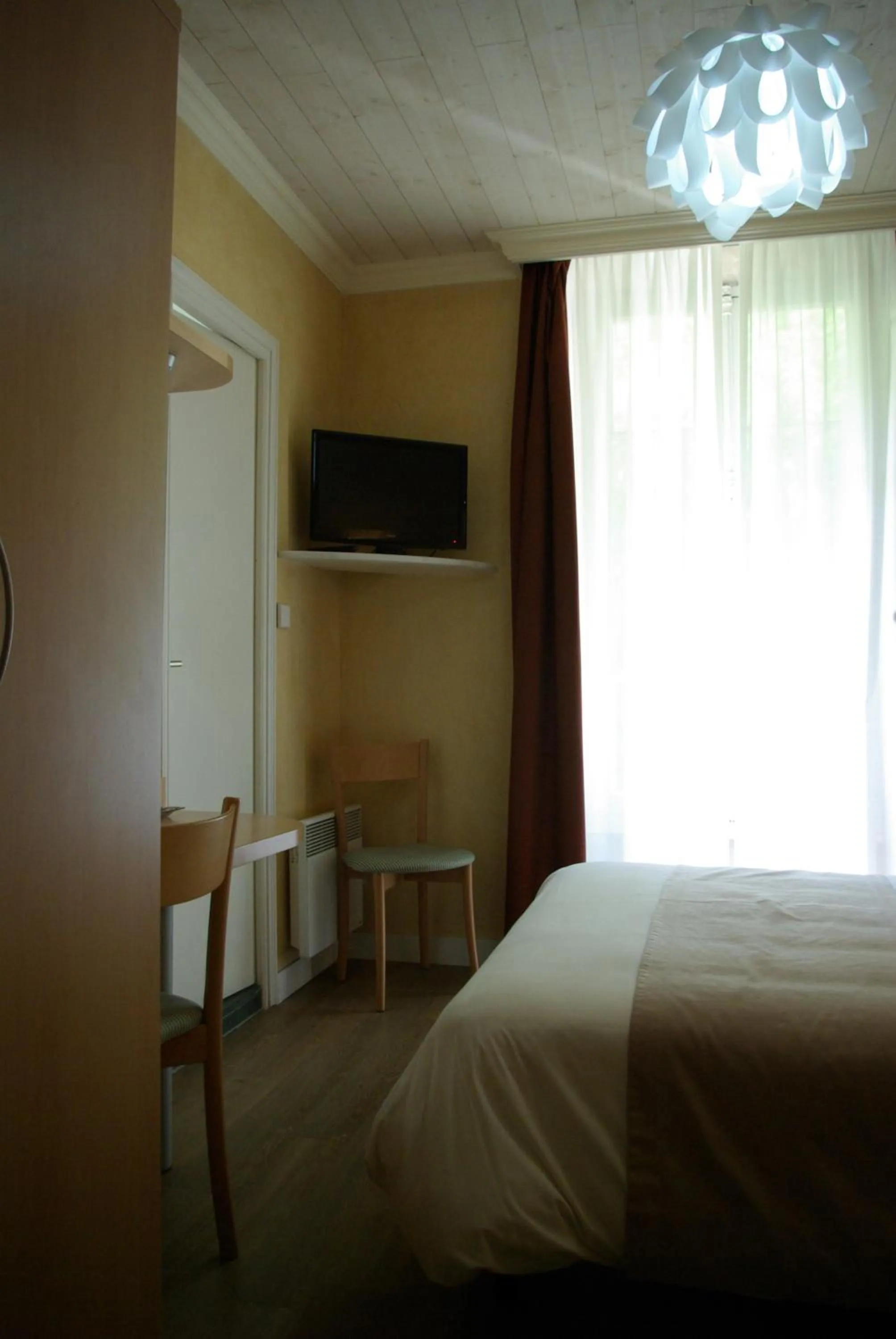 Photo of the whole room in Le Mirval