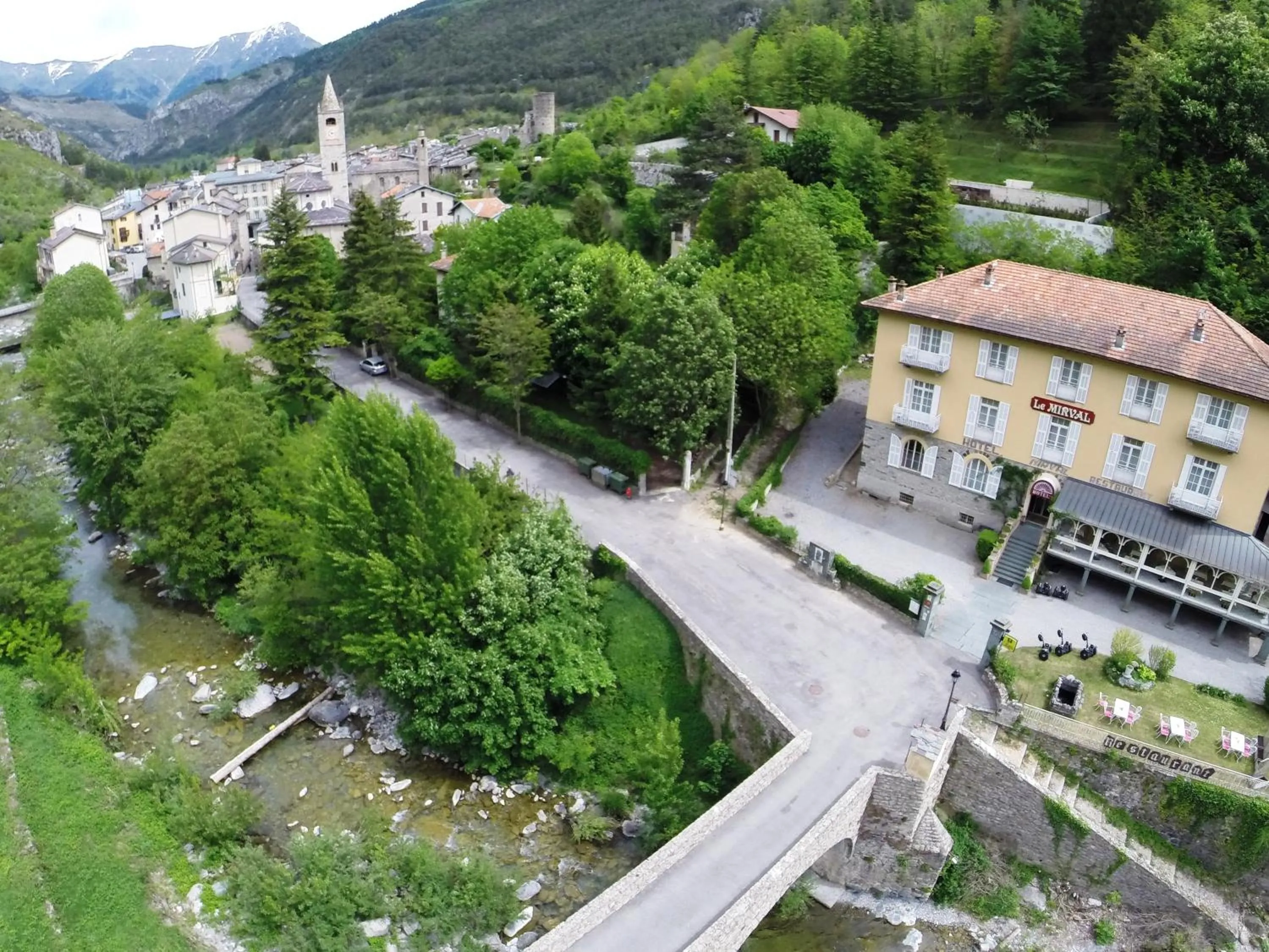 Bird's eye view in Le Mirval