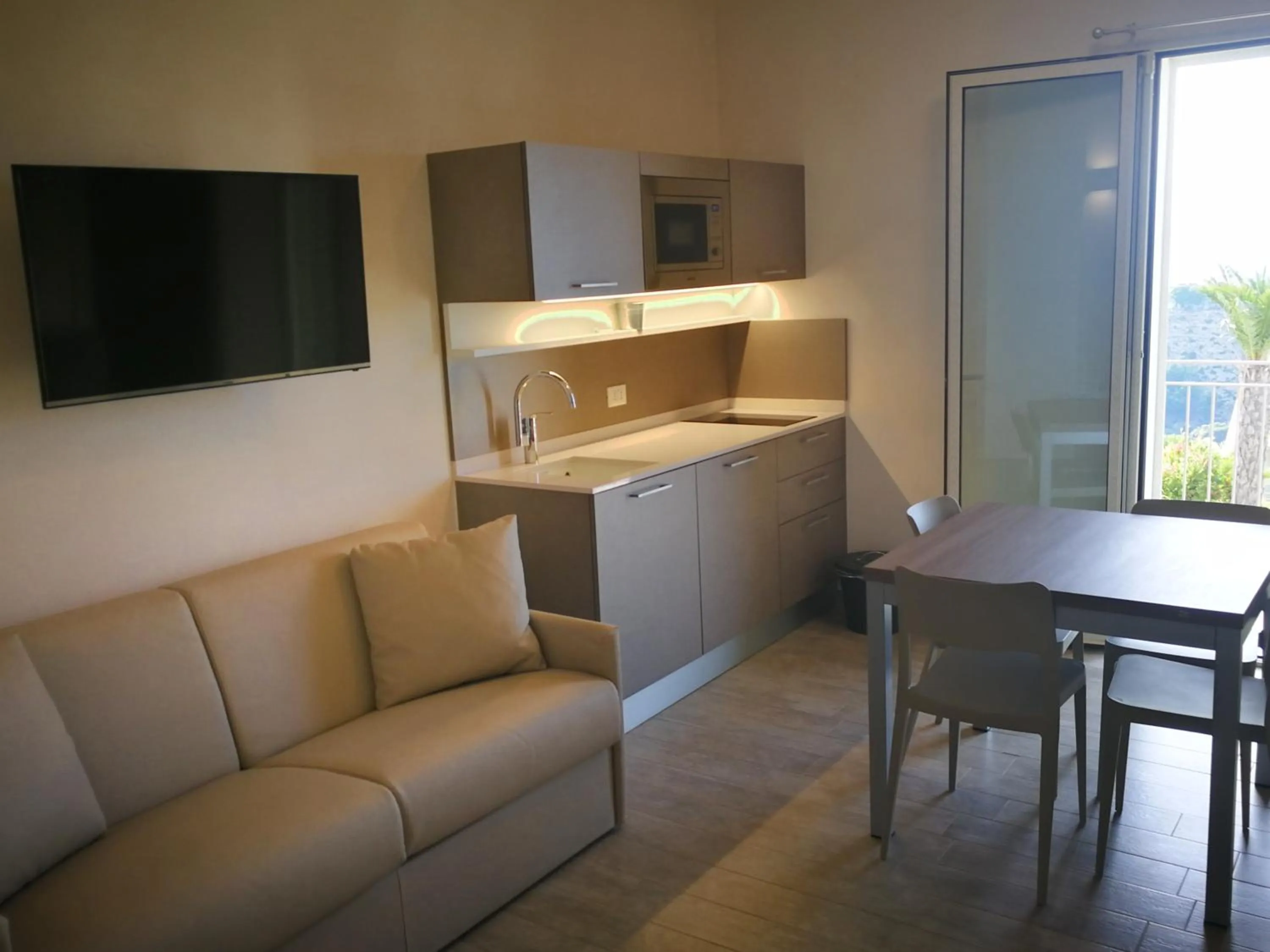 Kitchen or kitchenette in La Blanca Resort & Spa