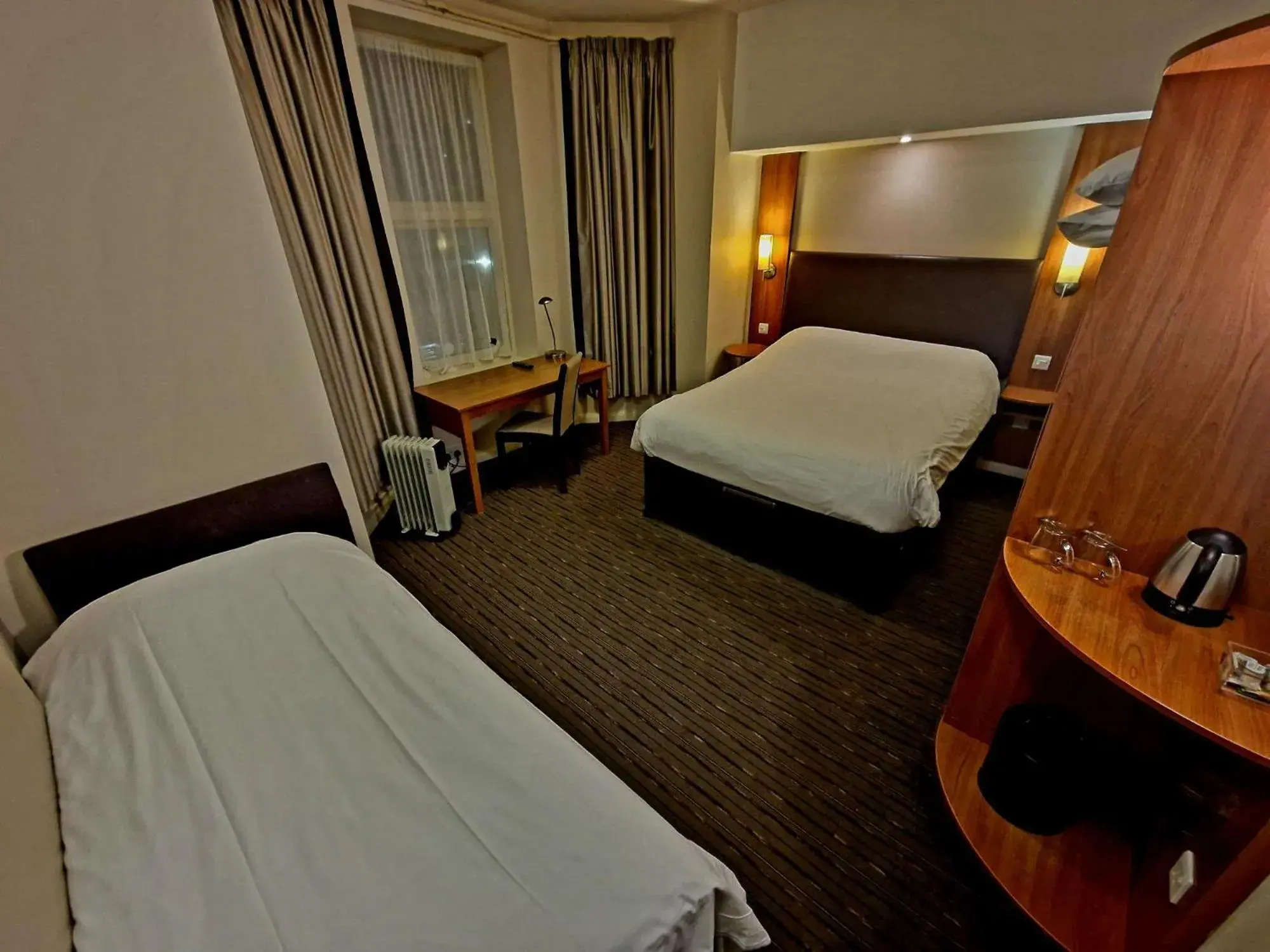 Twin Room in Charter Hotel Bournemouth Twin Room in Charter Hotel Bournemouth