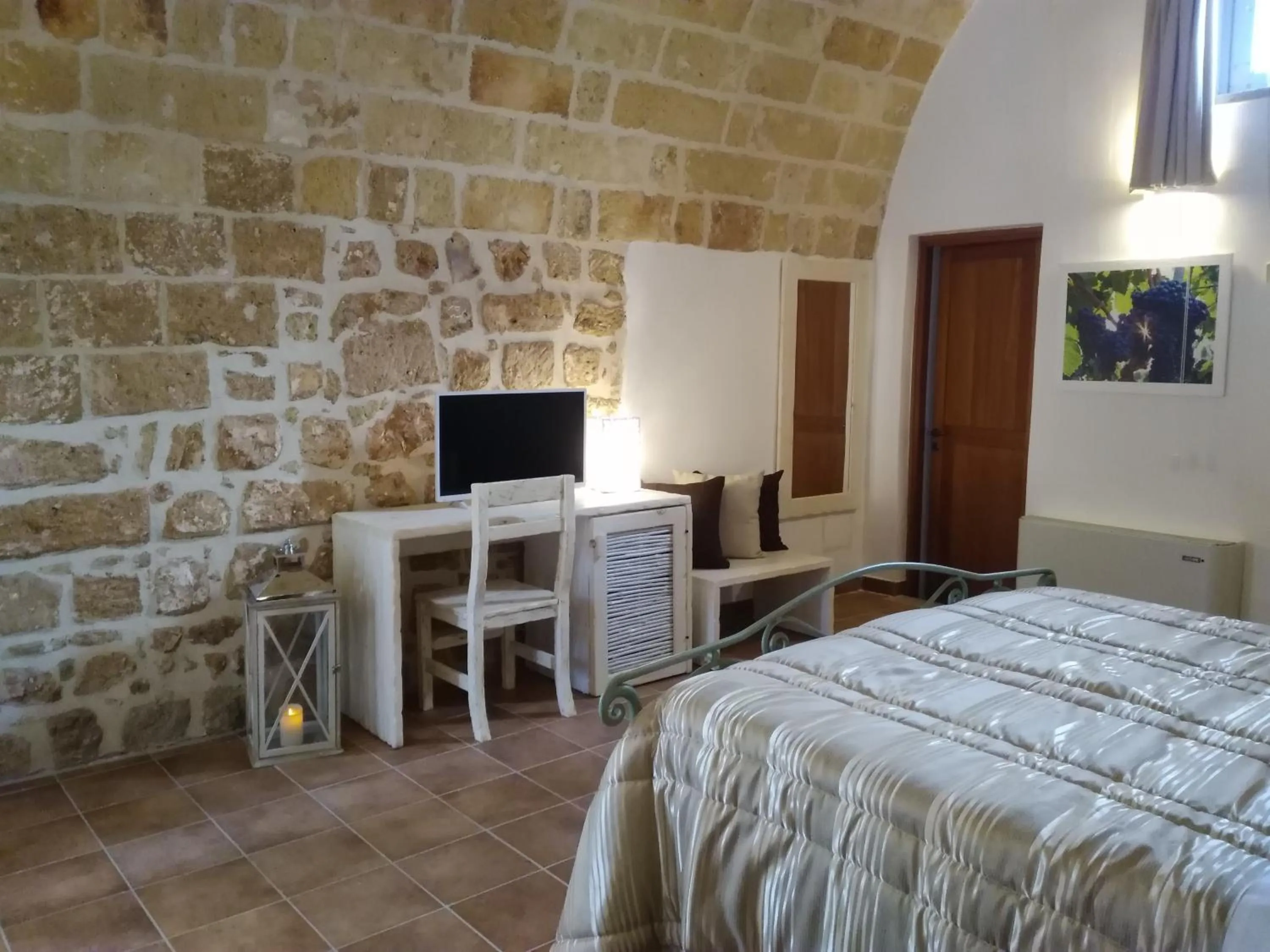 Photo of the whole room, Bed in Masseria Relais Santa Teresa