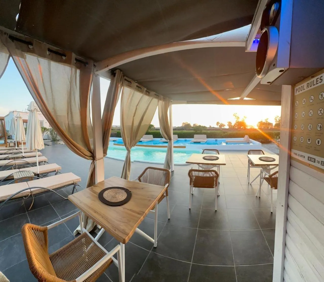 Restaurant/places to eat in Mare Nostrum Santo