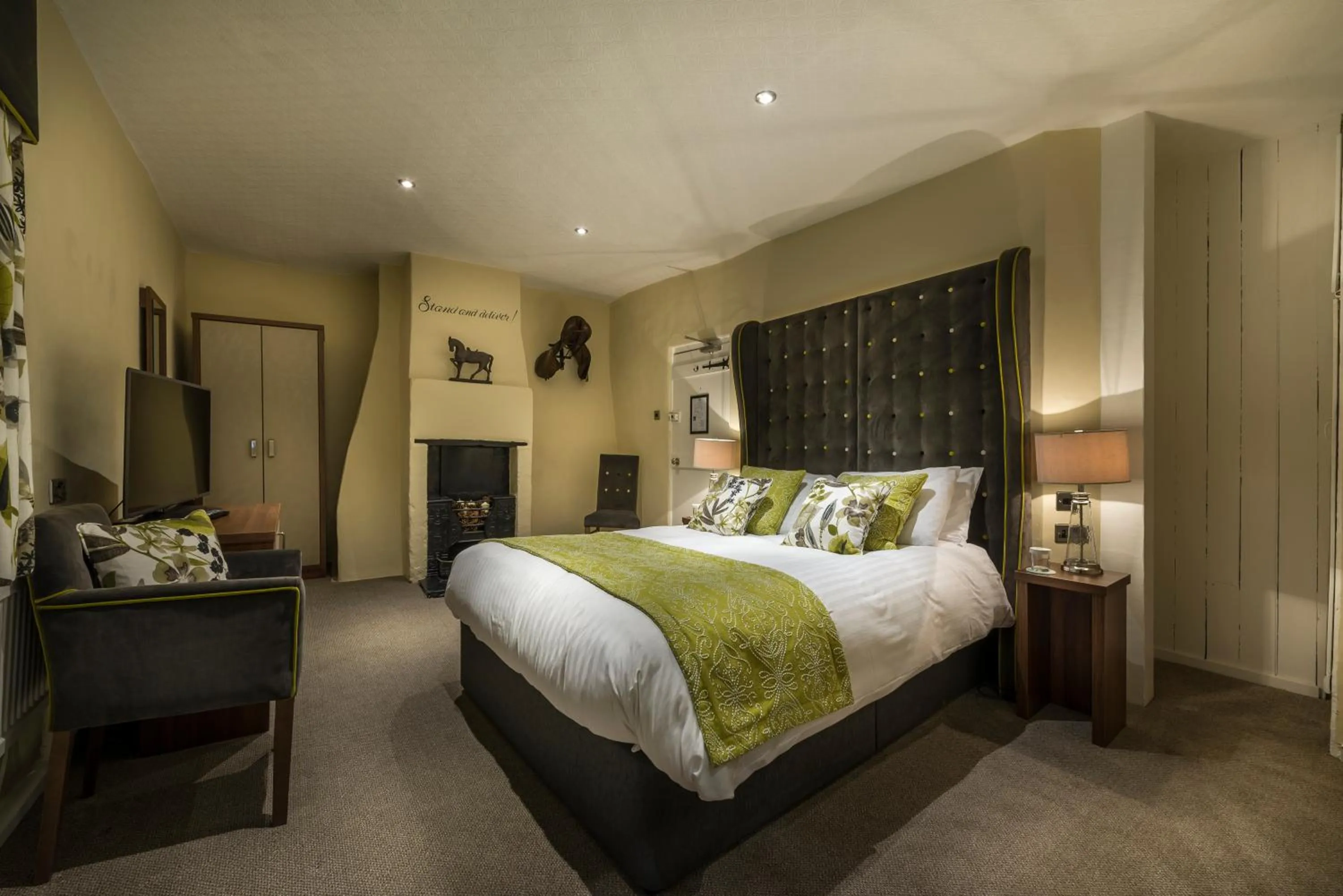 Bedroom, Bed in The Golden Fleece Hotel, Thirsk, North Yorkshire - The Coaching Inn Group