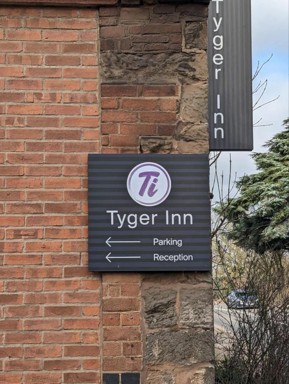 Logo/Certificate/Sign in Tyger Inn Derby