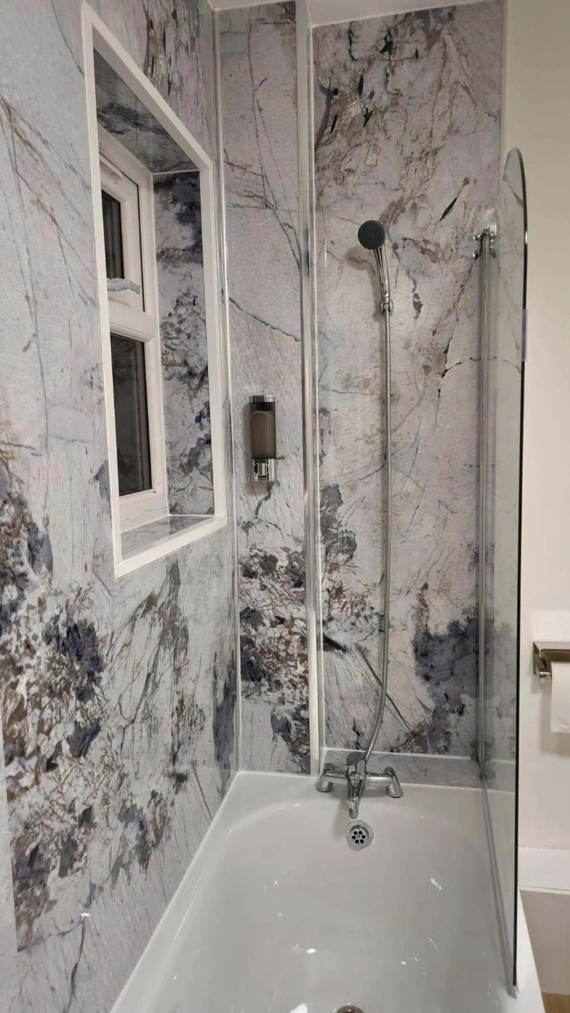 Shower in Tyger Inn Derby