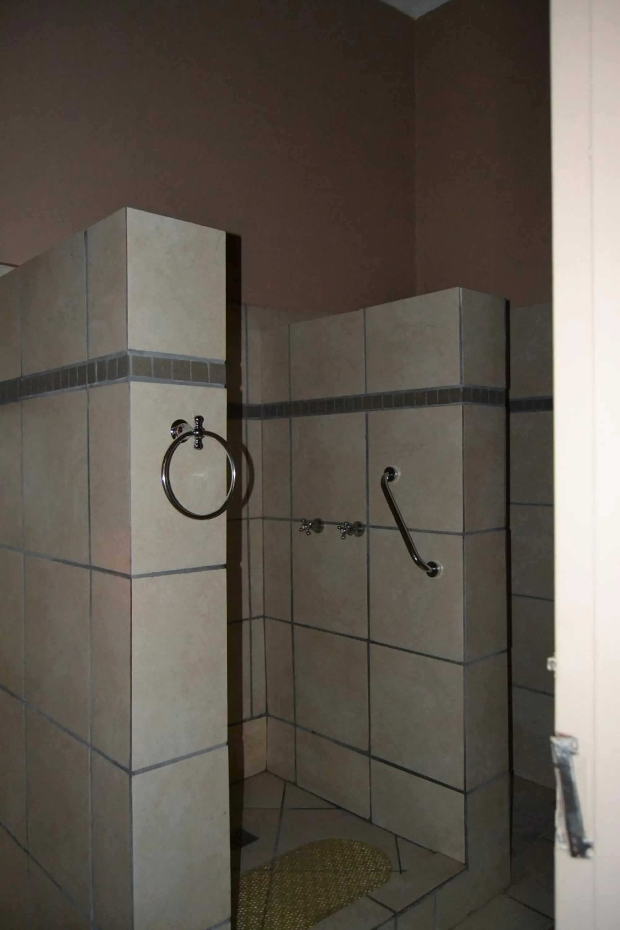 Shower in Kenhardt Hotel