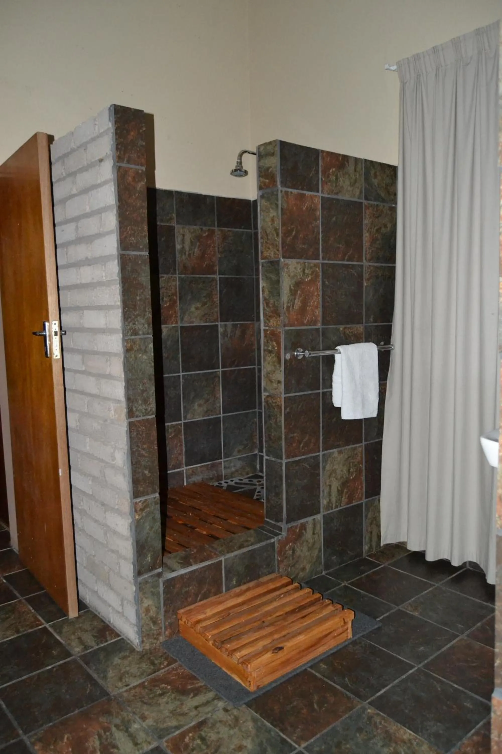 Shower in Kenhardt Hotel