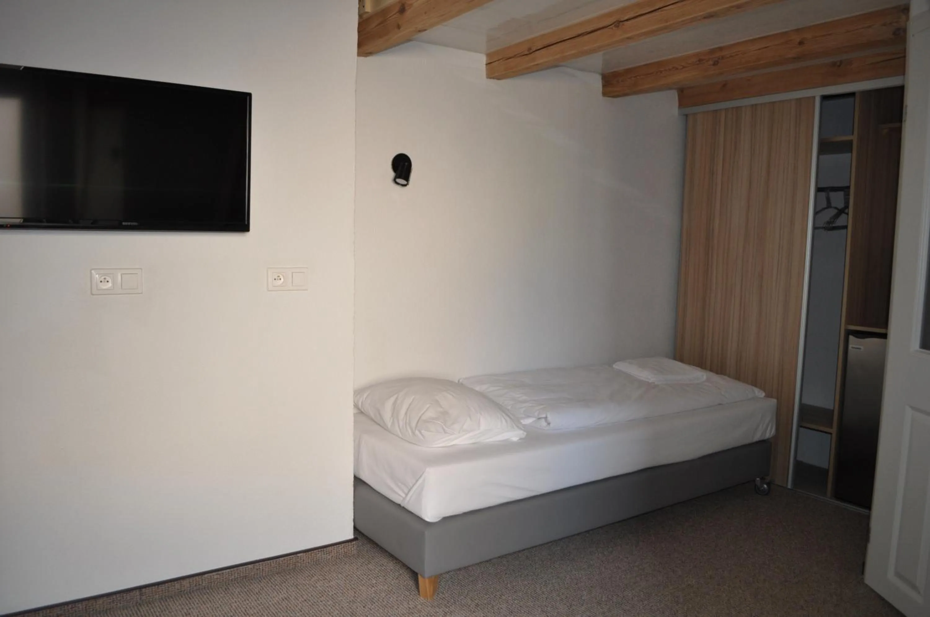 Photo of the whole room, Bed in OperaHostel