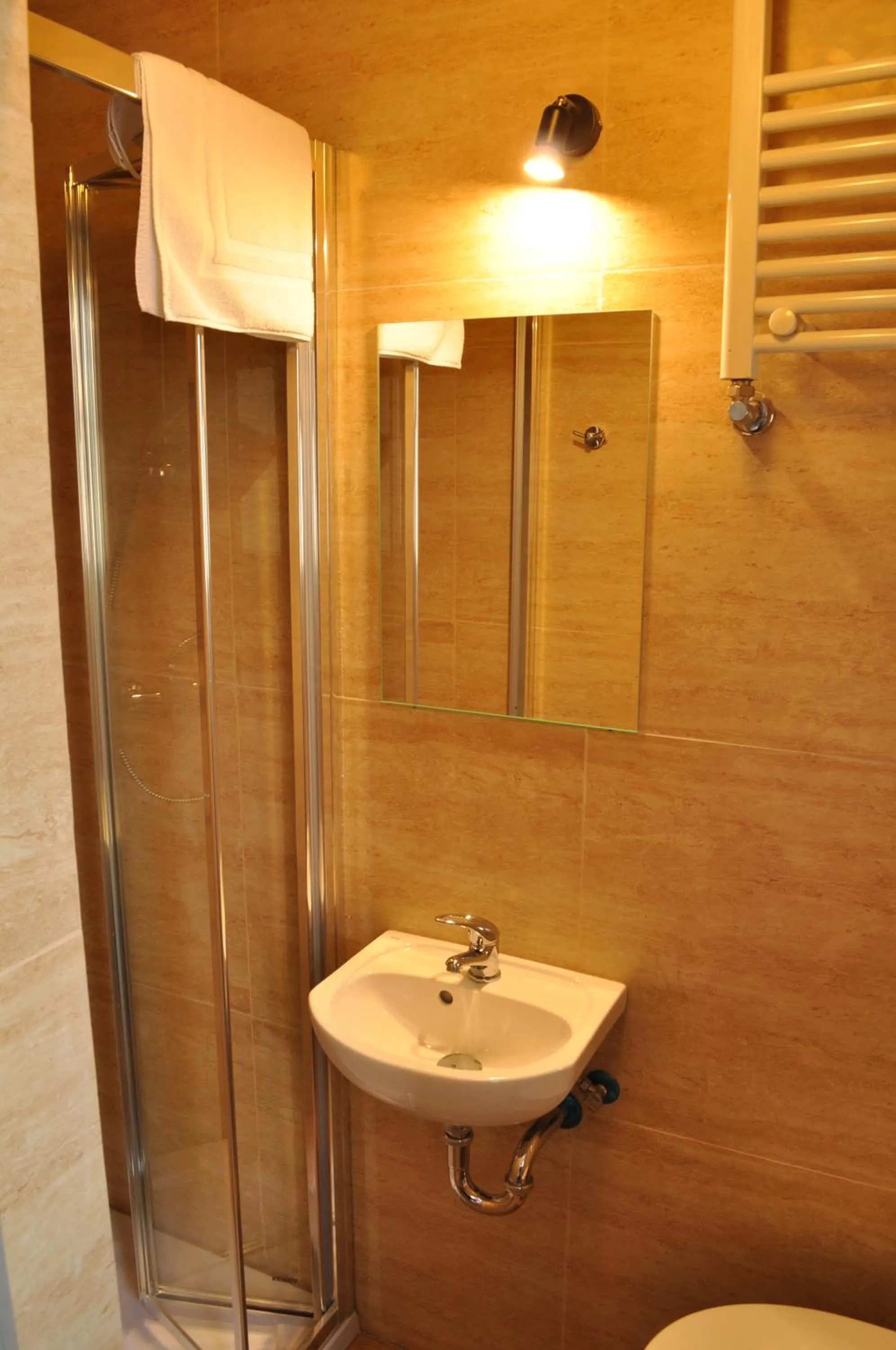 Bathroom in OperaHostel