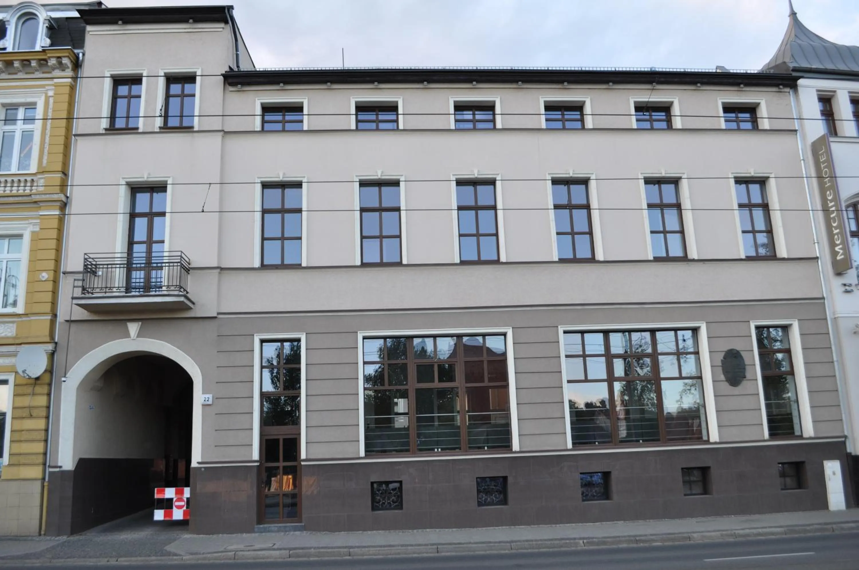 Facade/entrance in OperaHostel