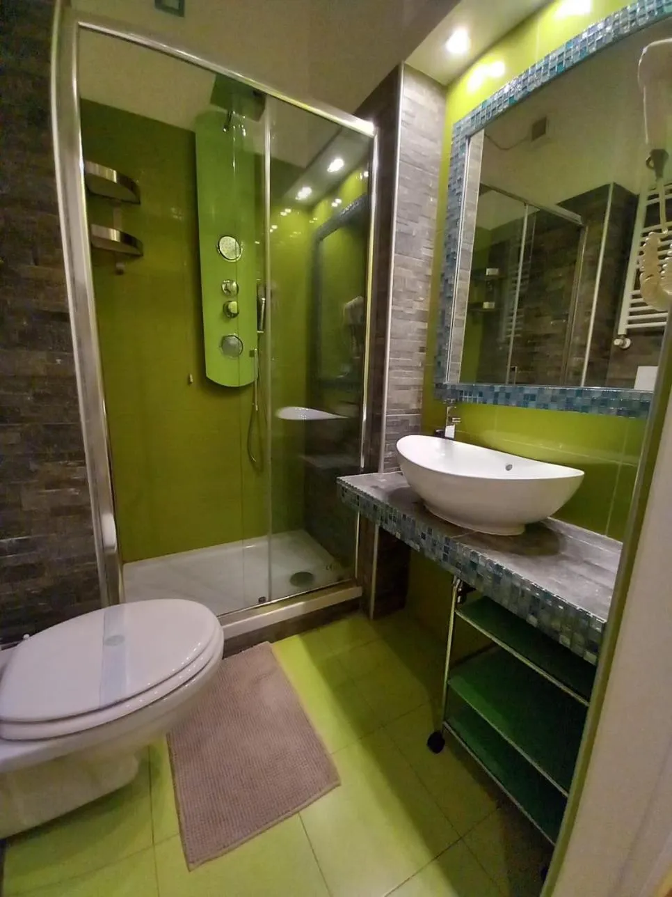 Shower in Atmos Luxe Navigli