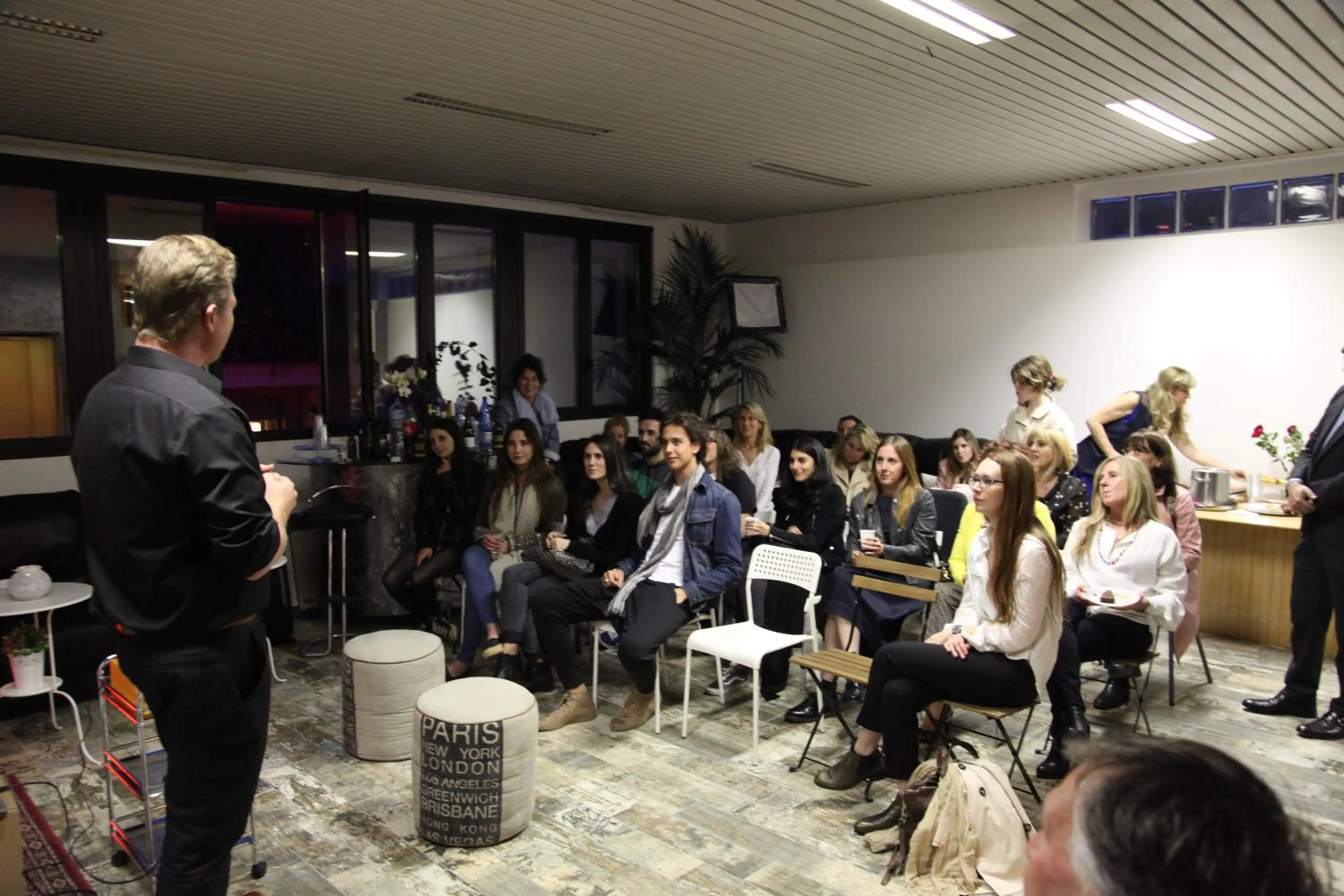 Communal lounge/ TV room in Atmos Luxe Navigli