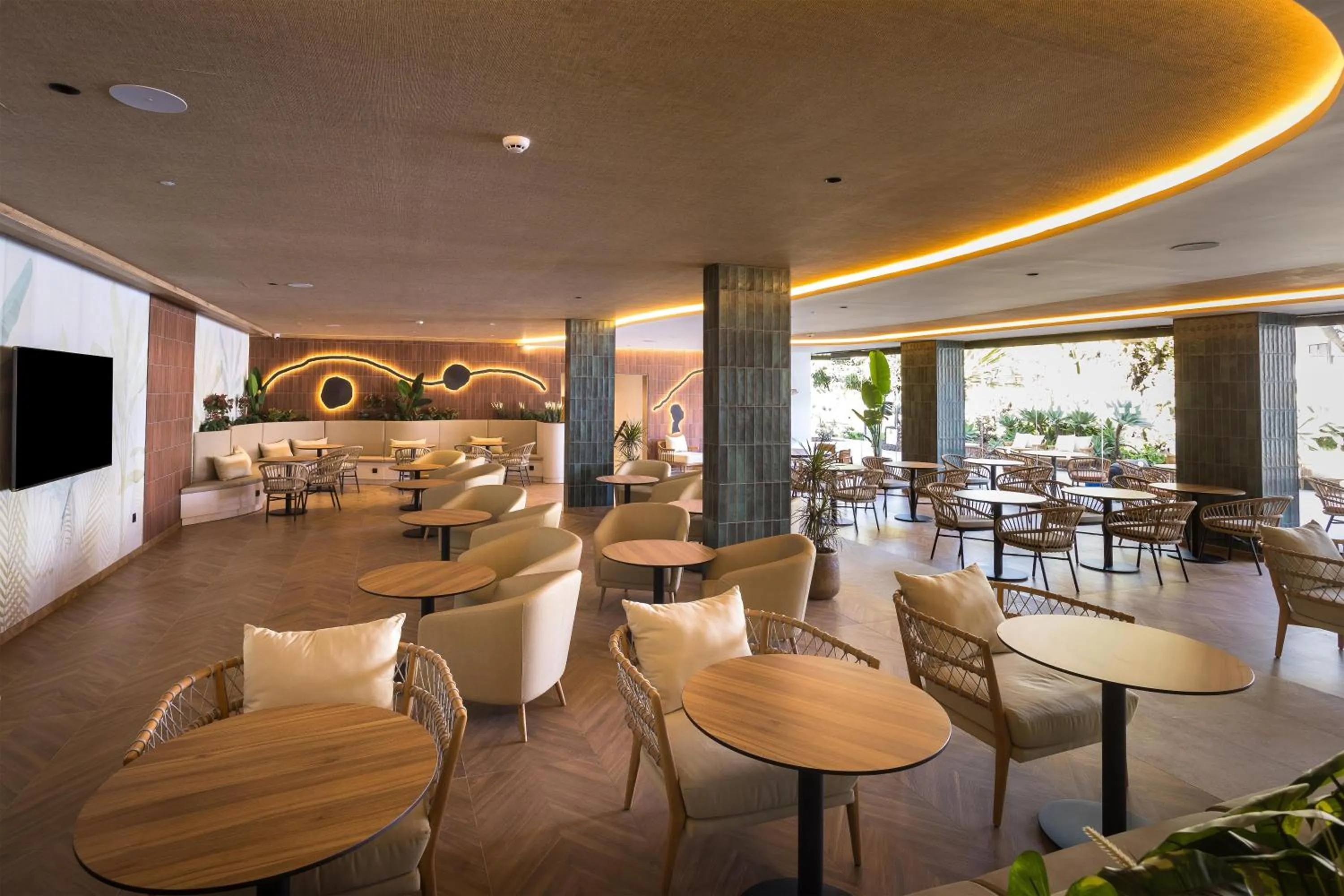 Lounge or bar in Radisson Resort & Residences Tenerife - Adults Only