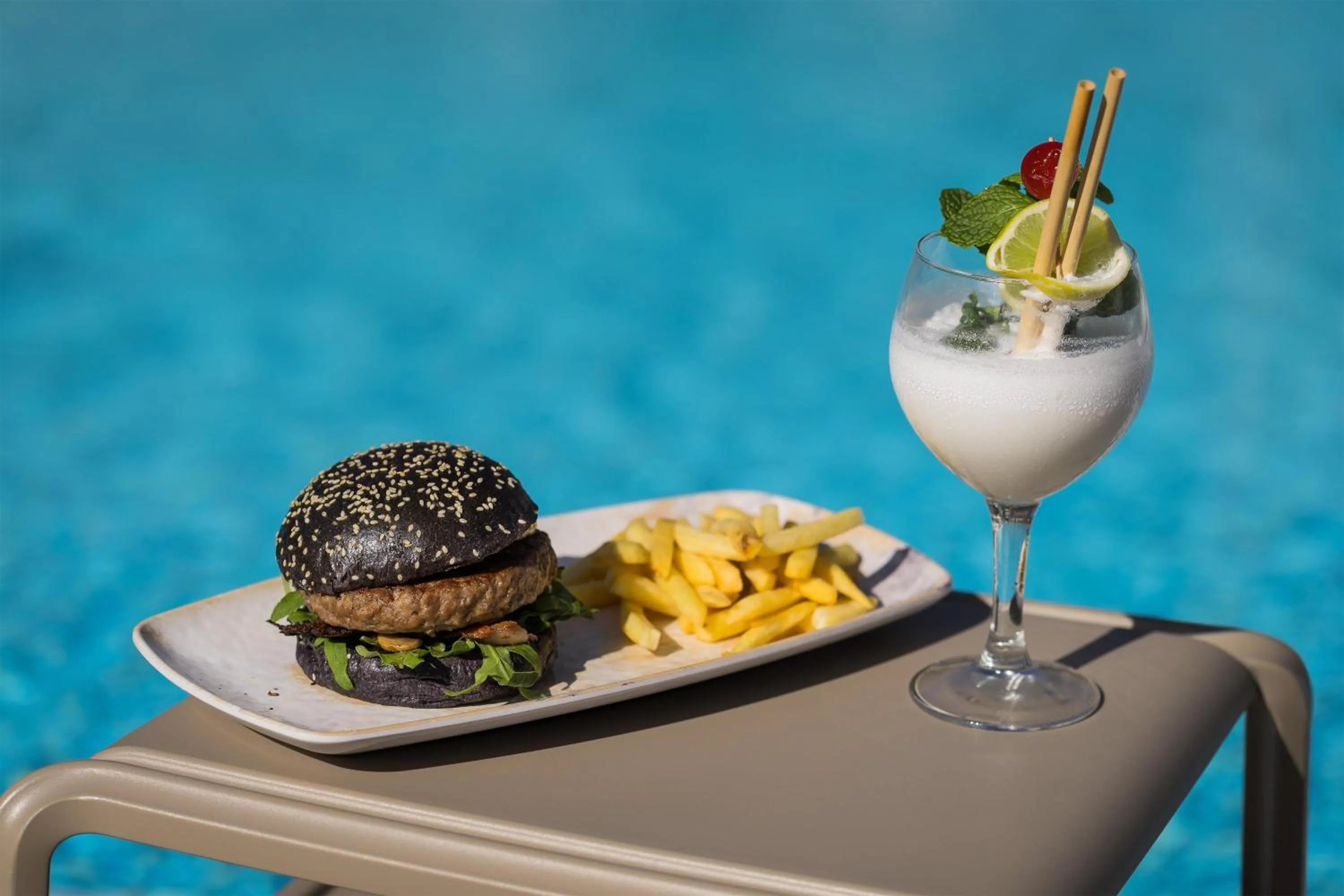 Food and drinks in Radisson Resort & Residences Tenerife - Adults Only