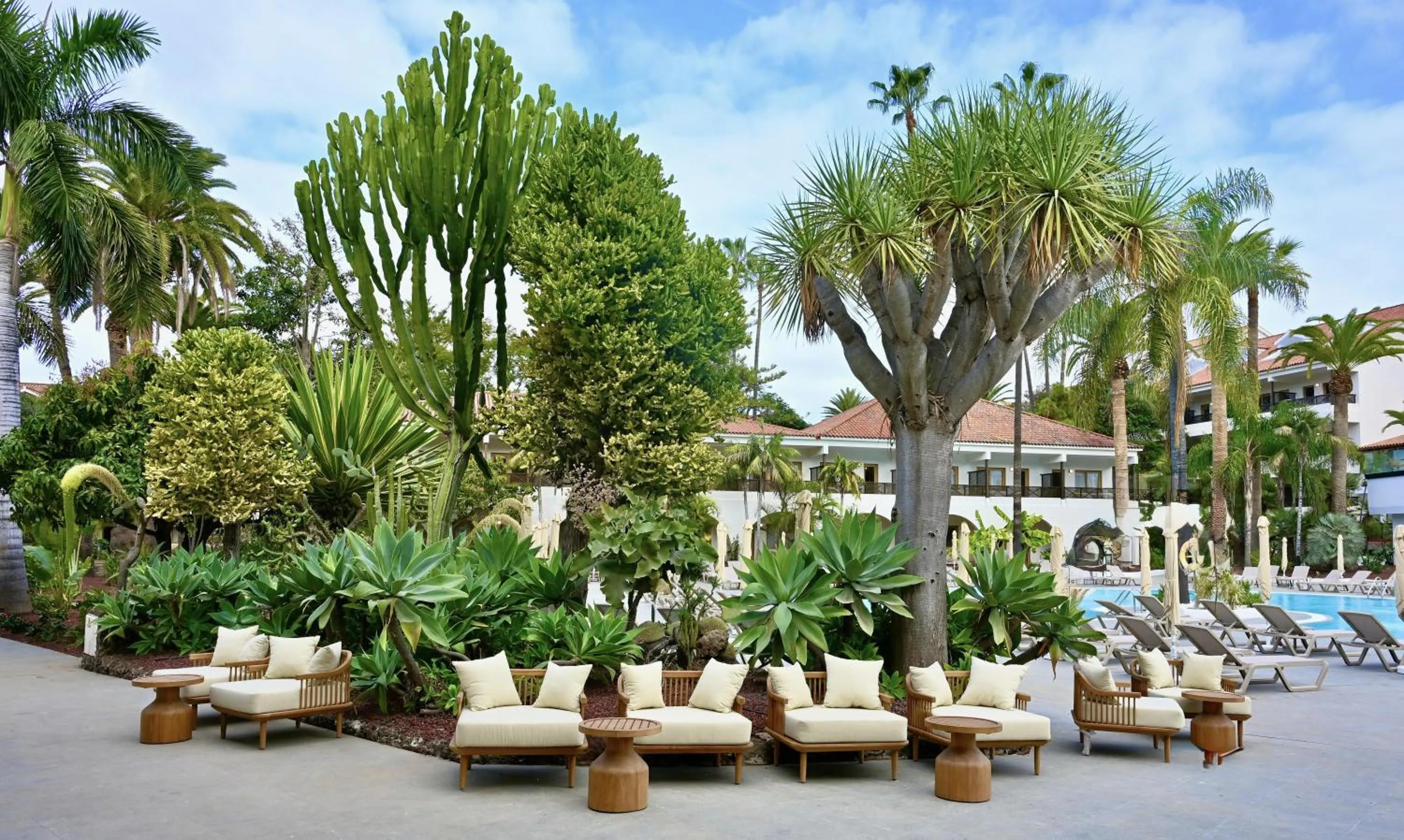 Lounge or bar in Radisson Resort & Residences Tenerife - Adults Only