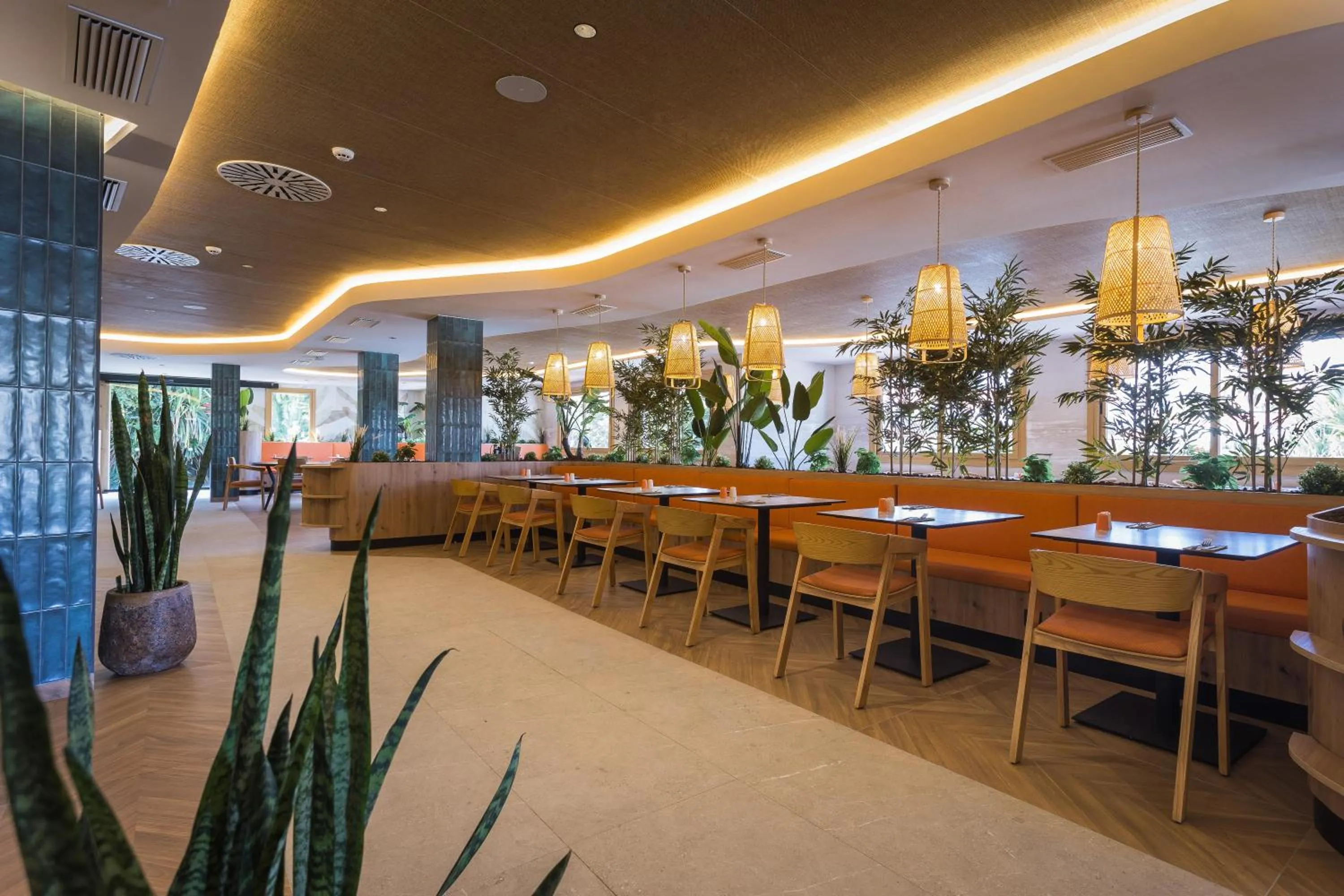 Restaurant/places to eat in Radisson Resort & Residences Tenerife - Adults Only