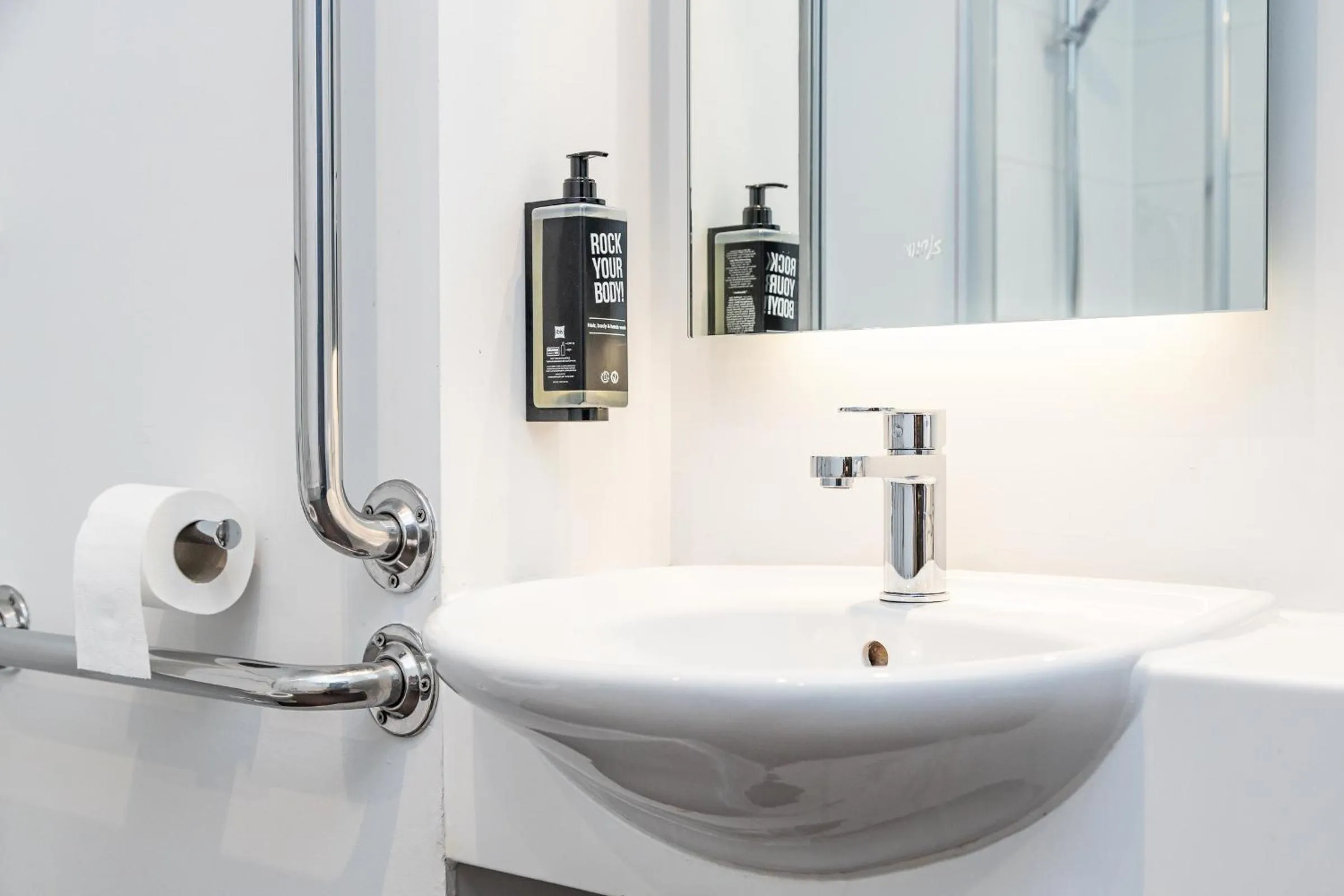 Bathroom in ibis Coleraine Riverside