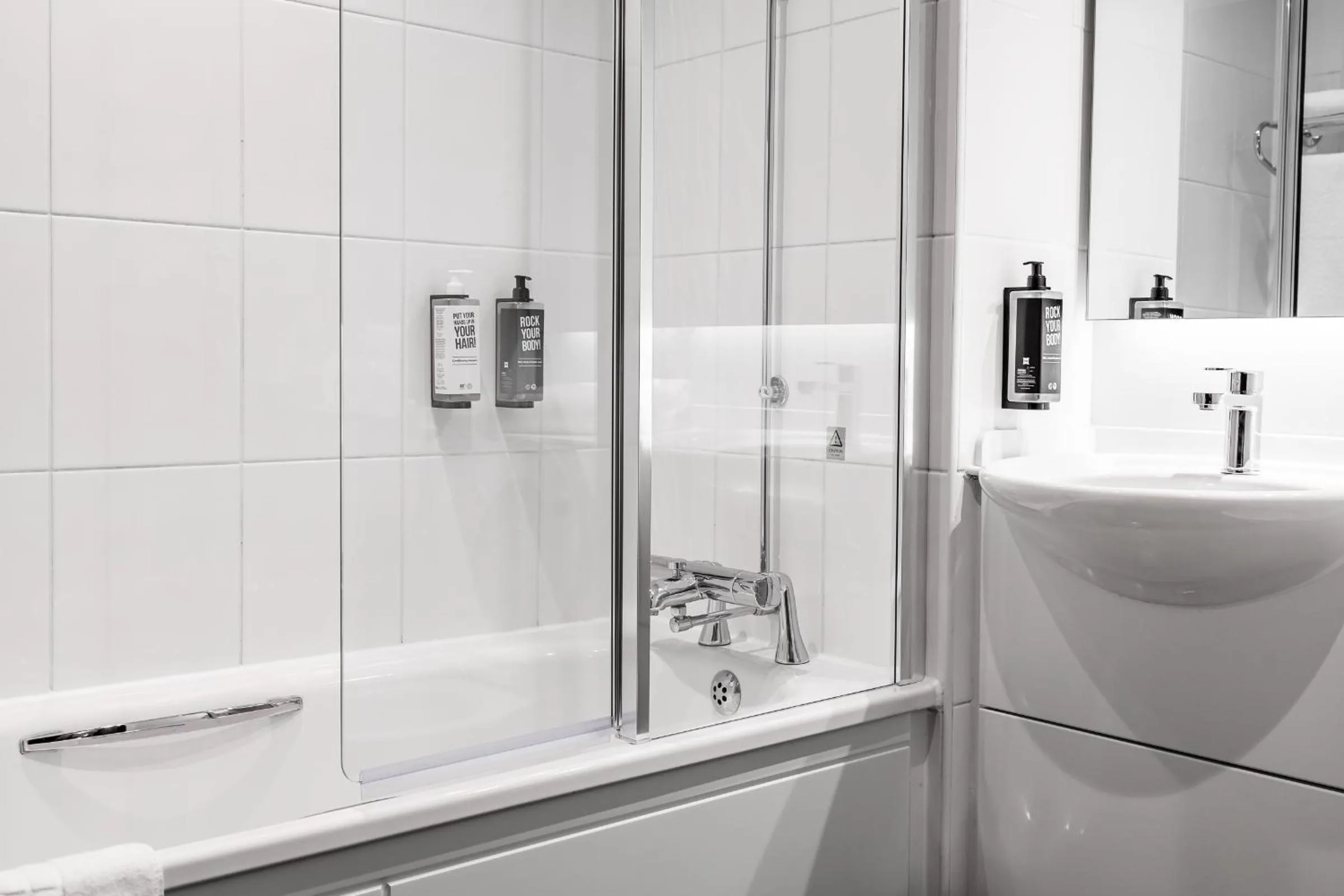 Bathroom in ibis Coleraine Riverside