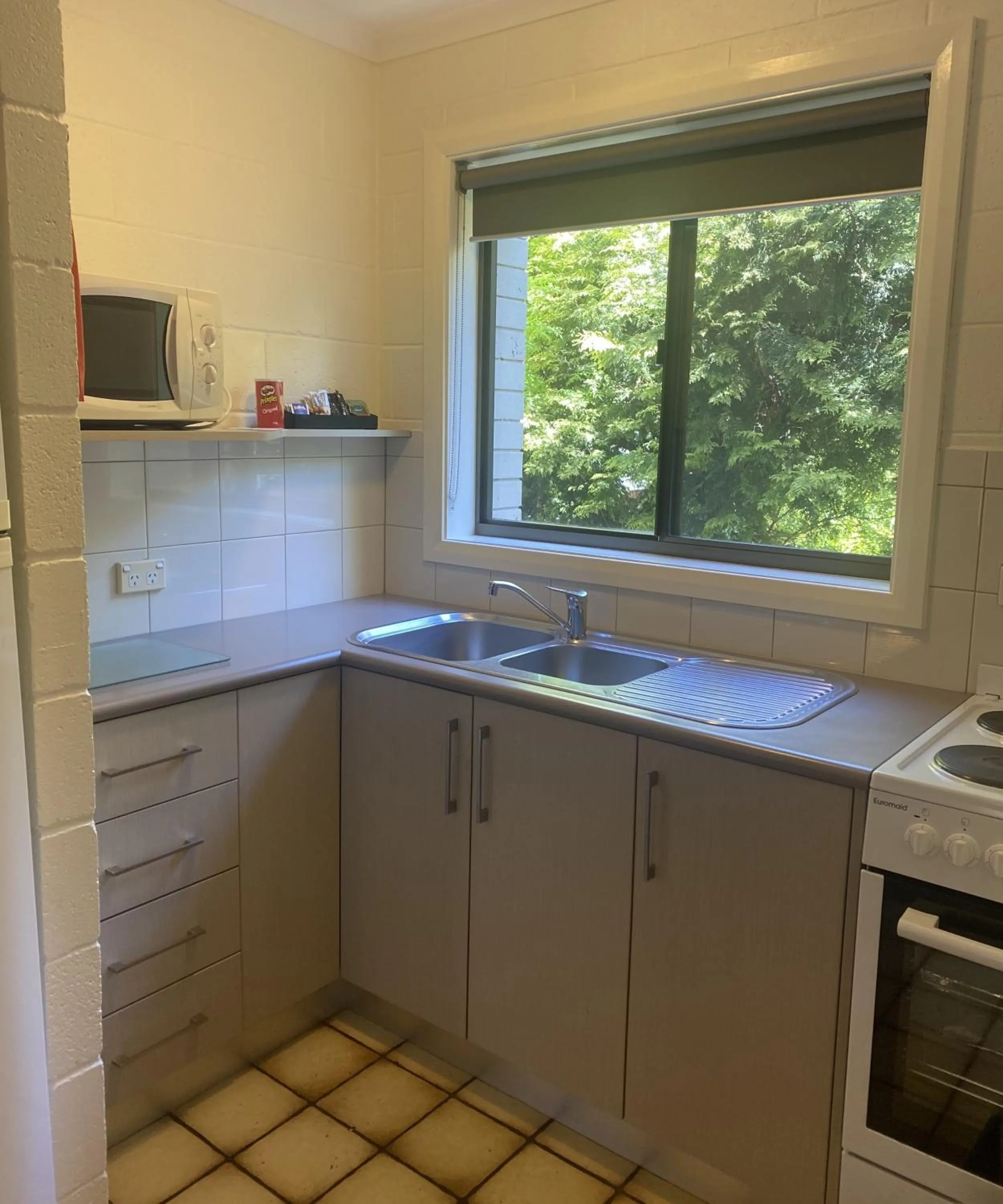 Kitchen or kitchenette in Grosvenor Court Apartments